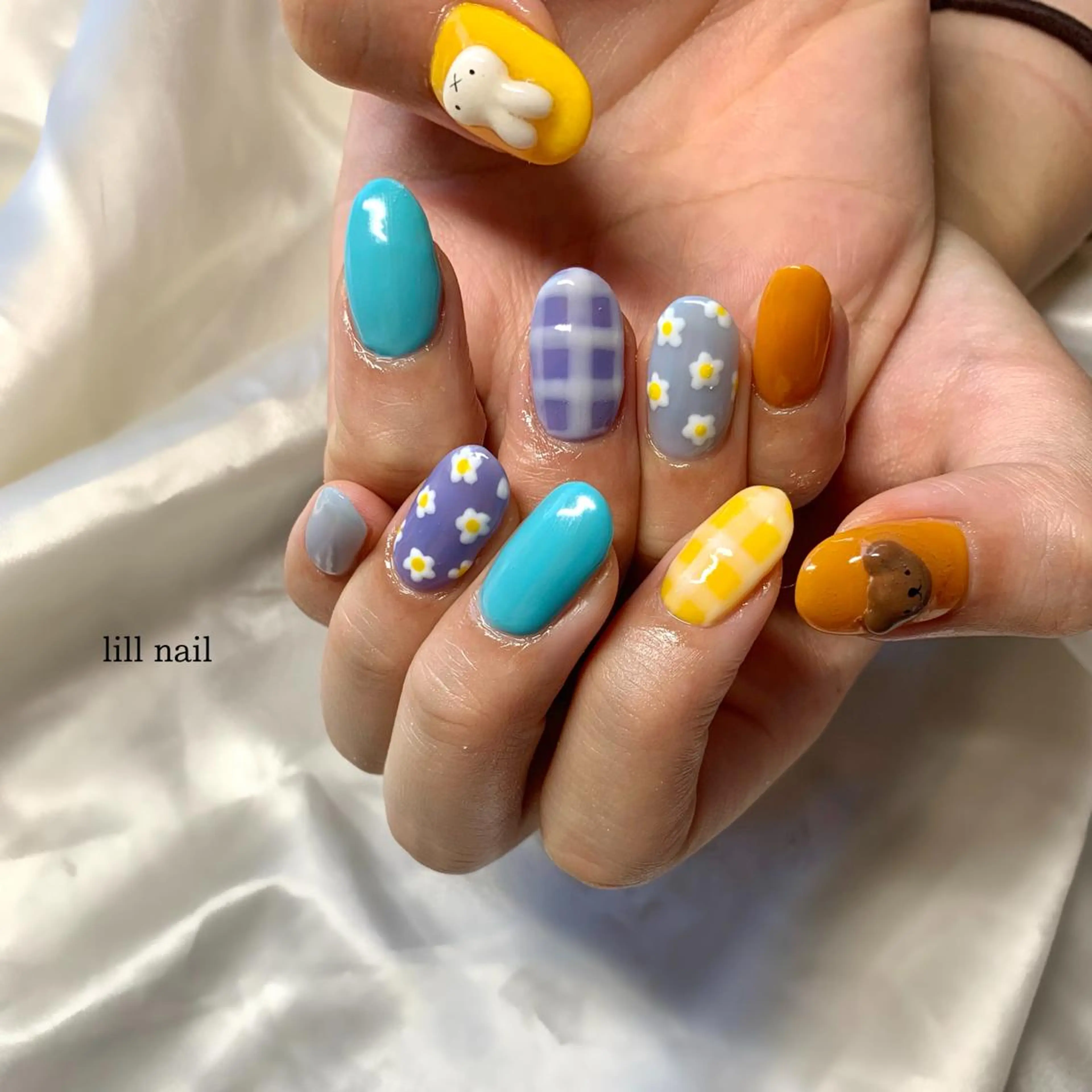 ミディアム pllia beautyのネイルデザイン