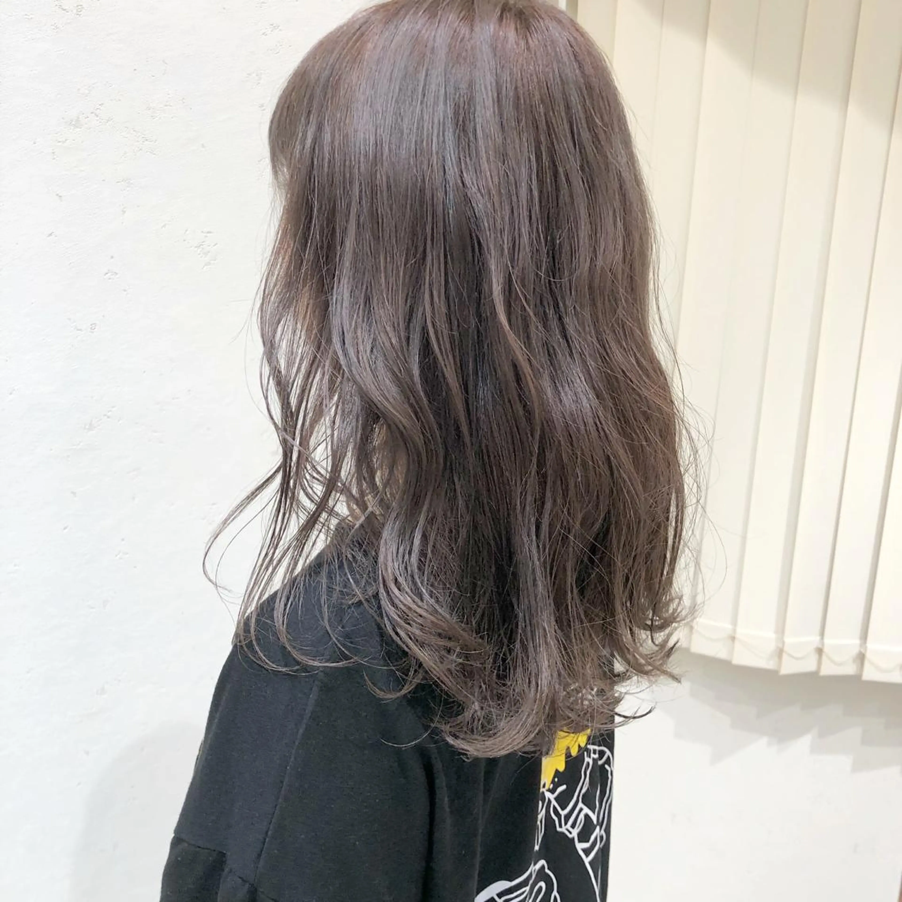 セミロング カラー パーマ ヘアアレンジ アッシュ アッシュグレー ヘアカラー LUCK本厚木 浦住 貴大のヘアスタイル
