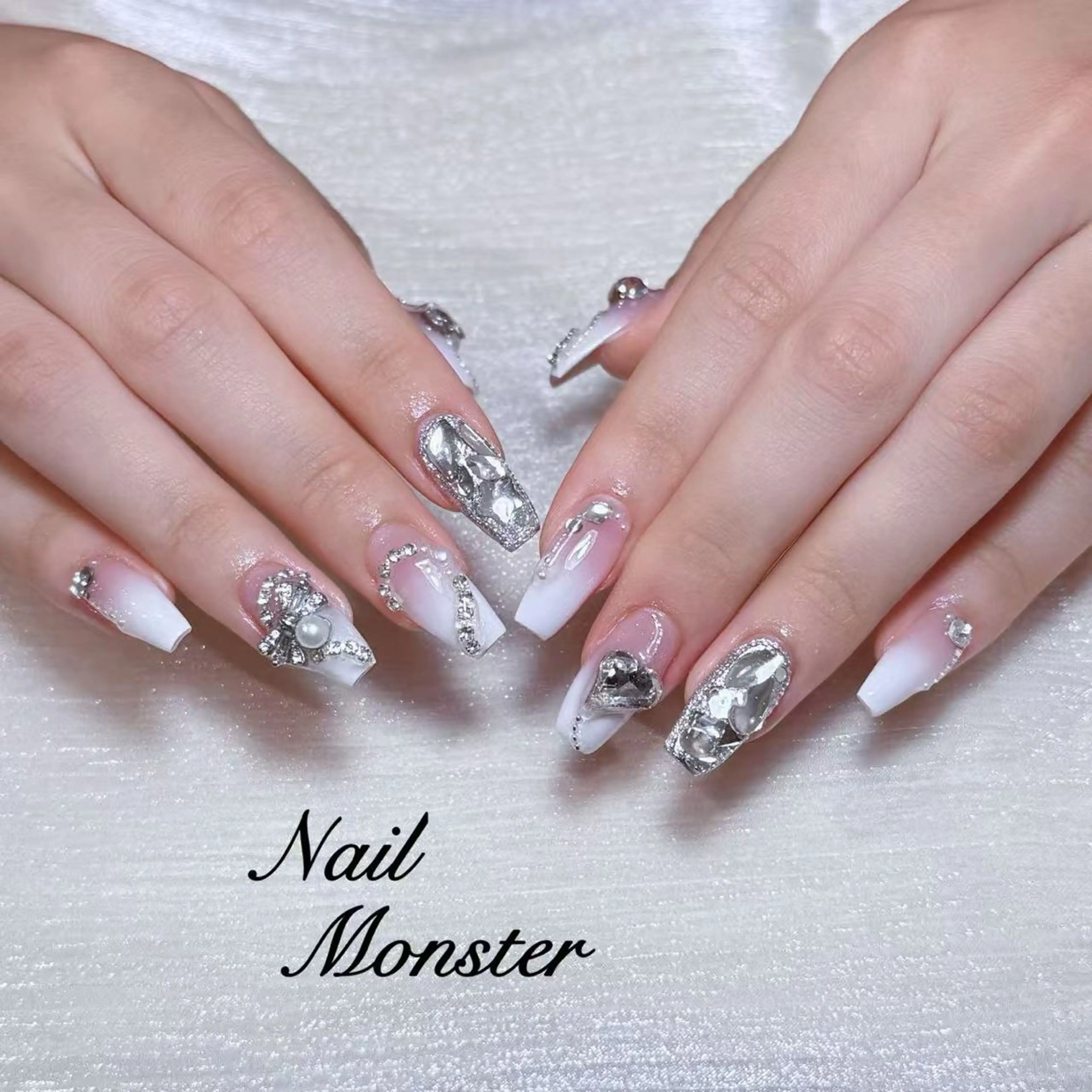 ネイル アートネイル オーロラネイル ガーリー キラキラネイル 韓国ネイル ハンドネイル ハンドケア Nail Monsterのネイルデザイン