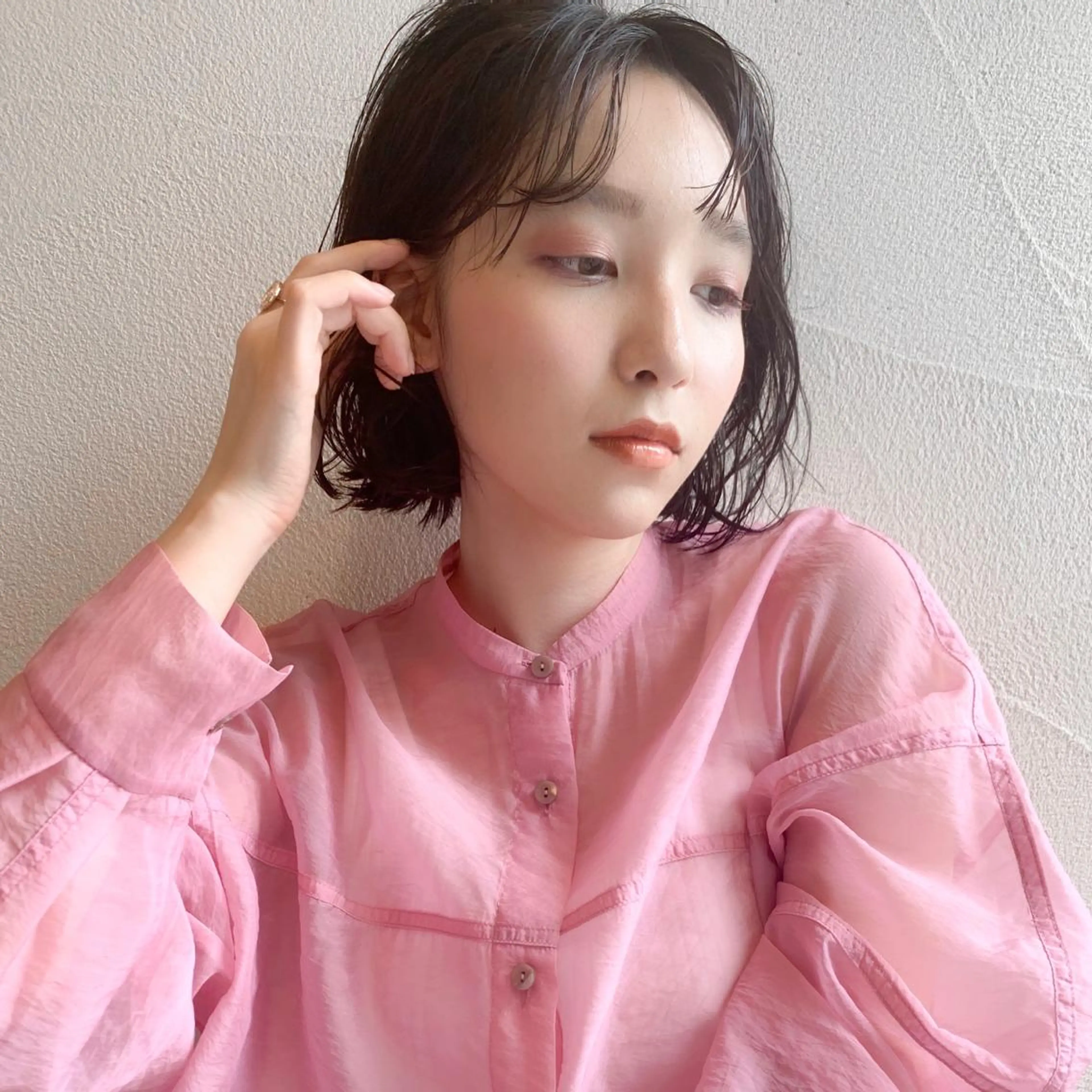 ショート カラー 切りっぱなしボブ ダークグレー ダークグレージュ グレージュ ボブ 王子田 隼のヘアスタイル