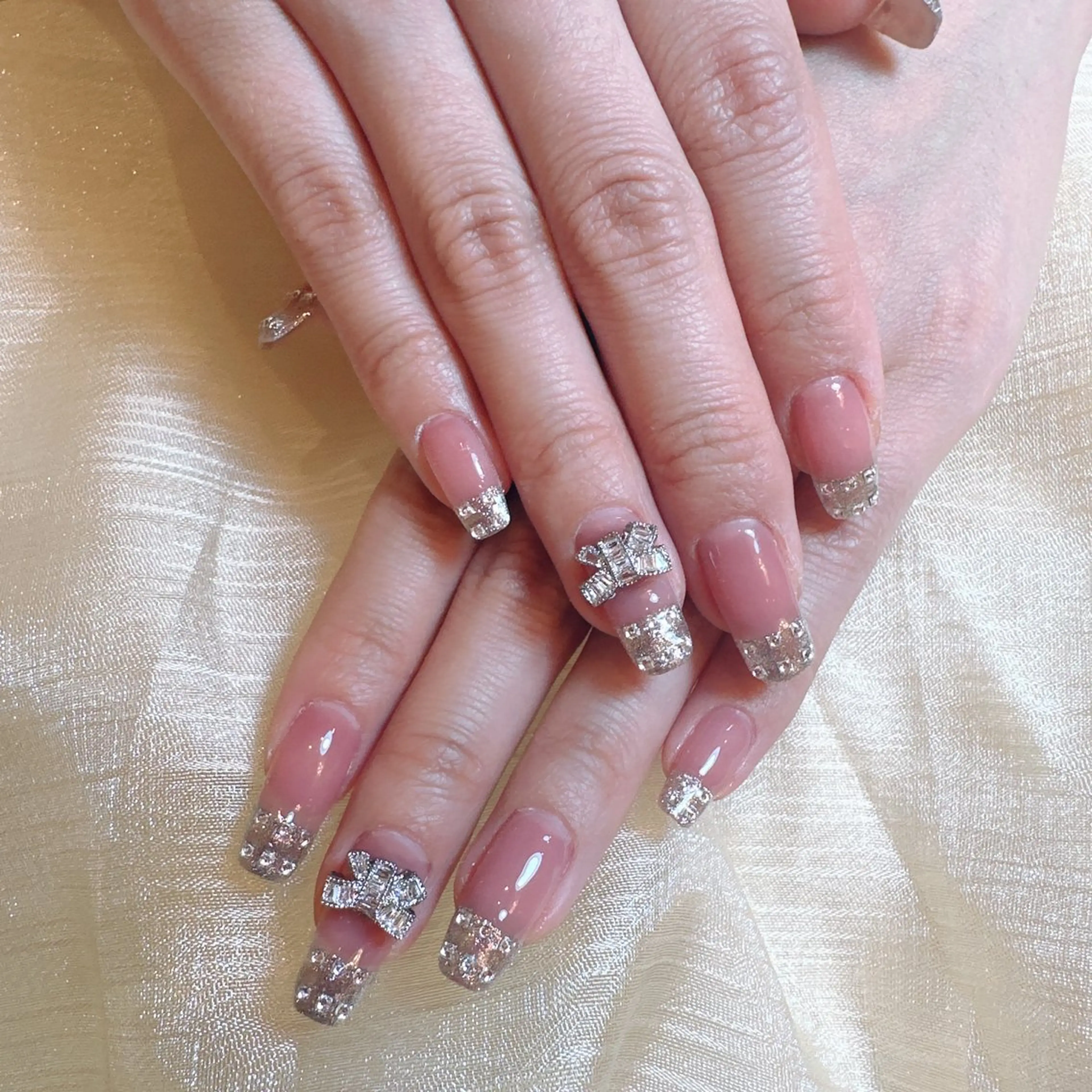 ネイル フレンチネイル 韓国ネイル リボン 春ネイル ストーンネイル ハンドネイル 恵比寿 The Nailのネイルデザイン