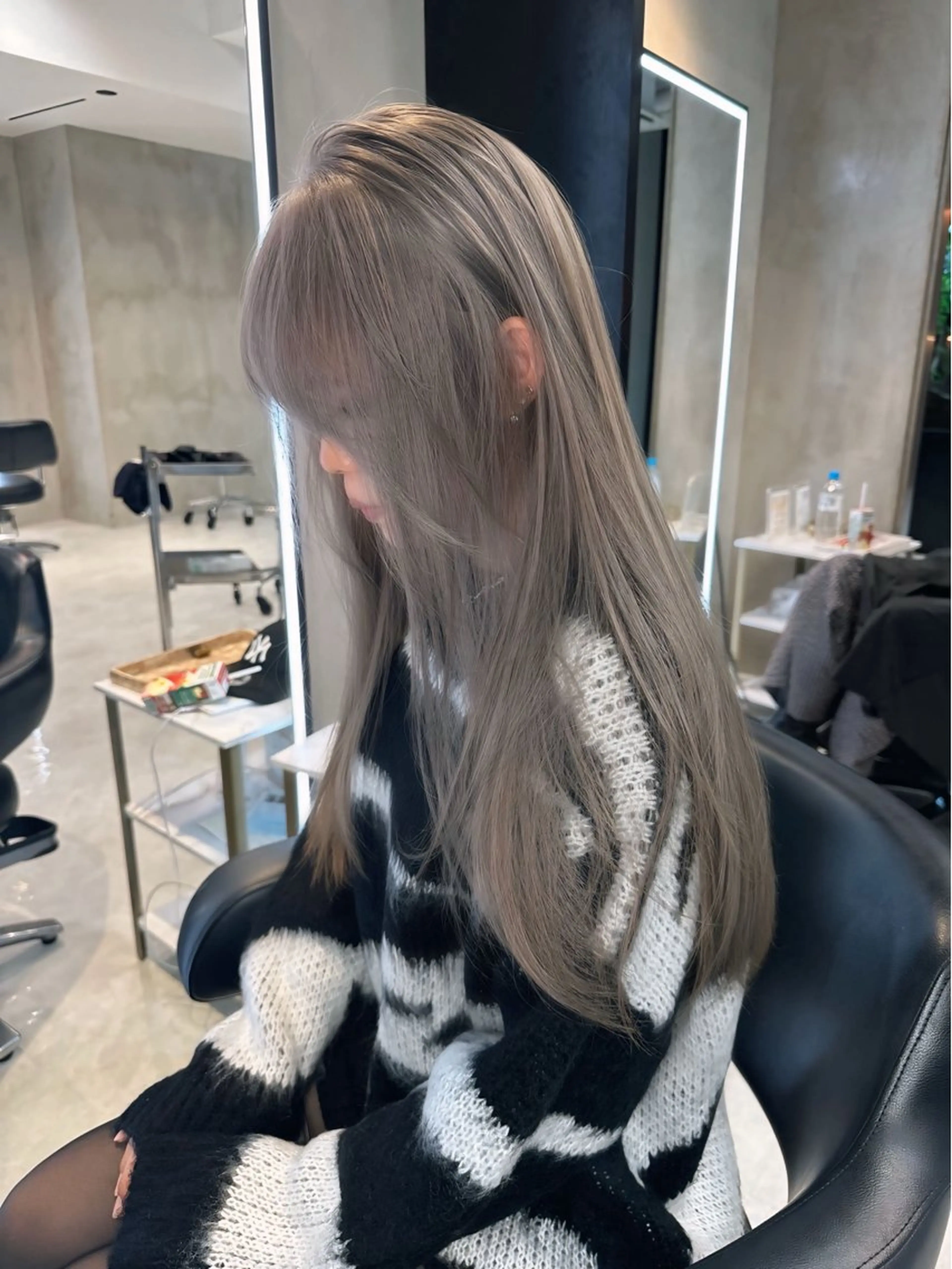 ロング カラー カット ヘアカラー トリートメント 韓国ヘア🇰🇷 透明感カラー🩶のヘアスタイル