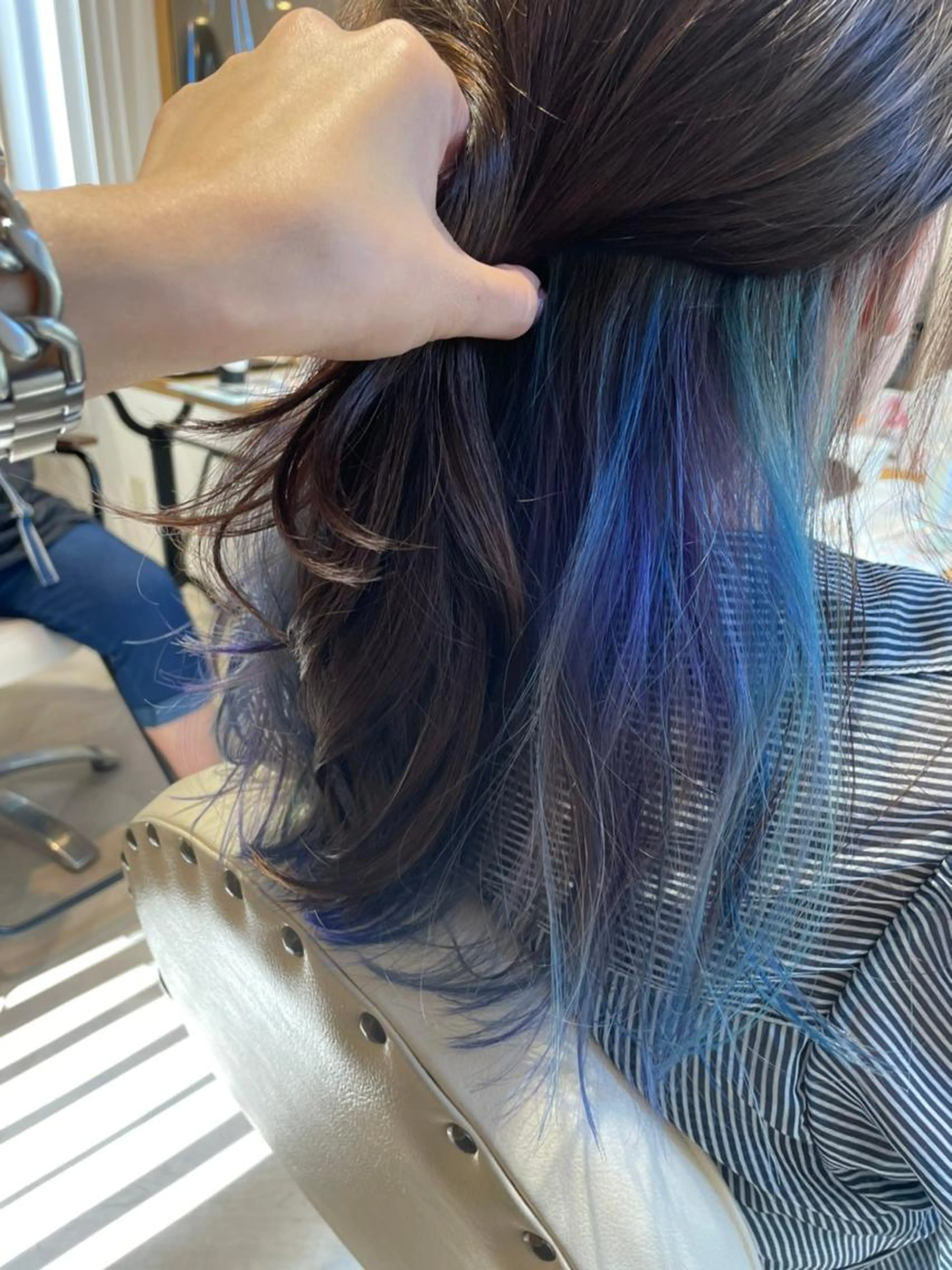 🌻🌈何色にする？🌈🌻インナーカラー（ケアブリーチ使用♪）+カット+トリートメント ￥15900の写真