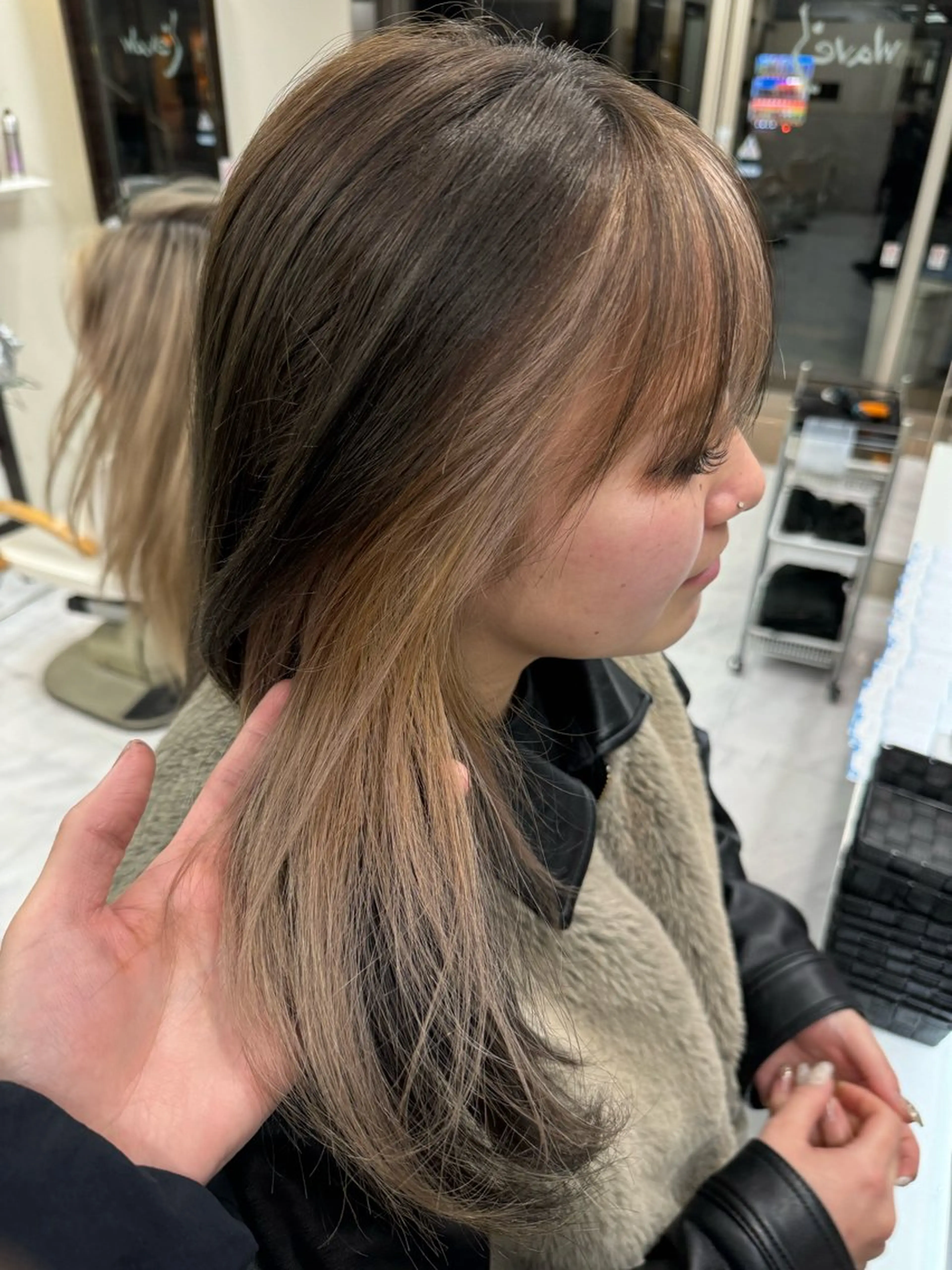 セミロング カラー ヘアアレンジ 切りっぱなしボブ アッシュ アッシュブラウン ミストバング ブリーチ カット ヘアカラー トリートメント 目黒 碧人のヘアスタイル