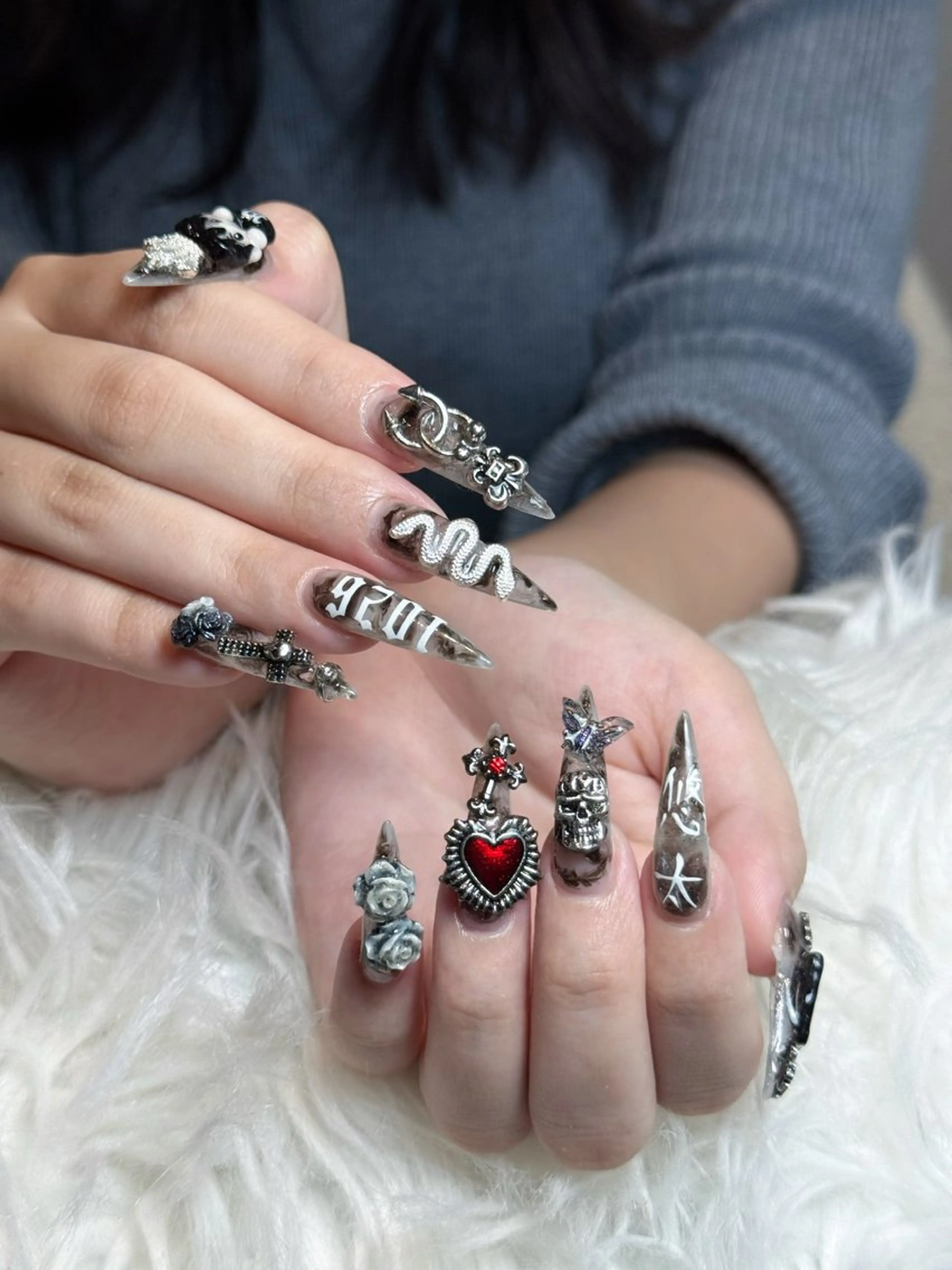 ネイル ボルドー ブラウン チークネイル ドット フットネイル Julli NailStudioのネイルデザイン