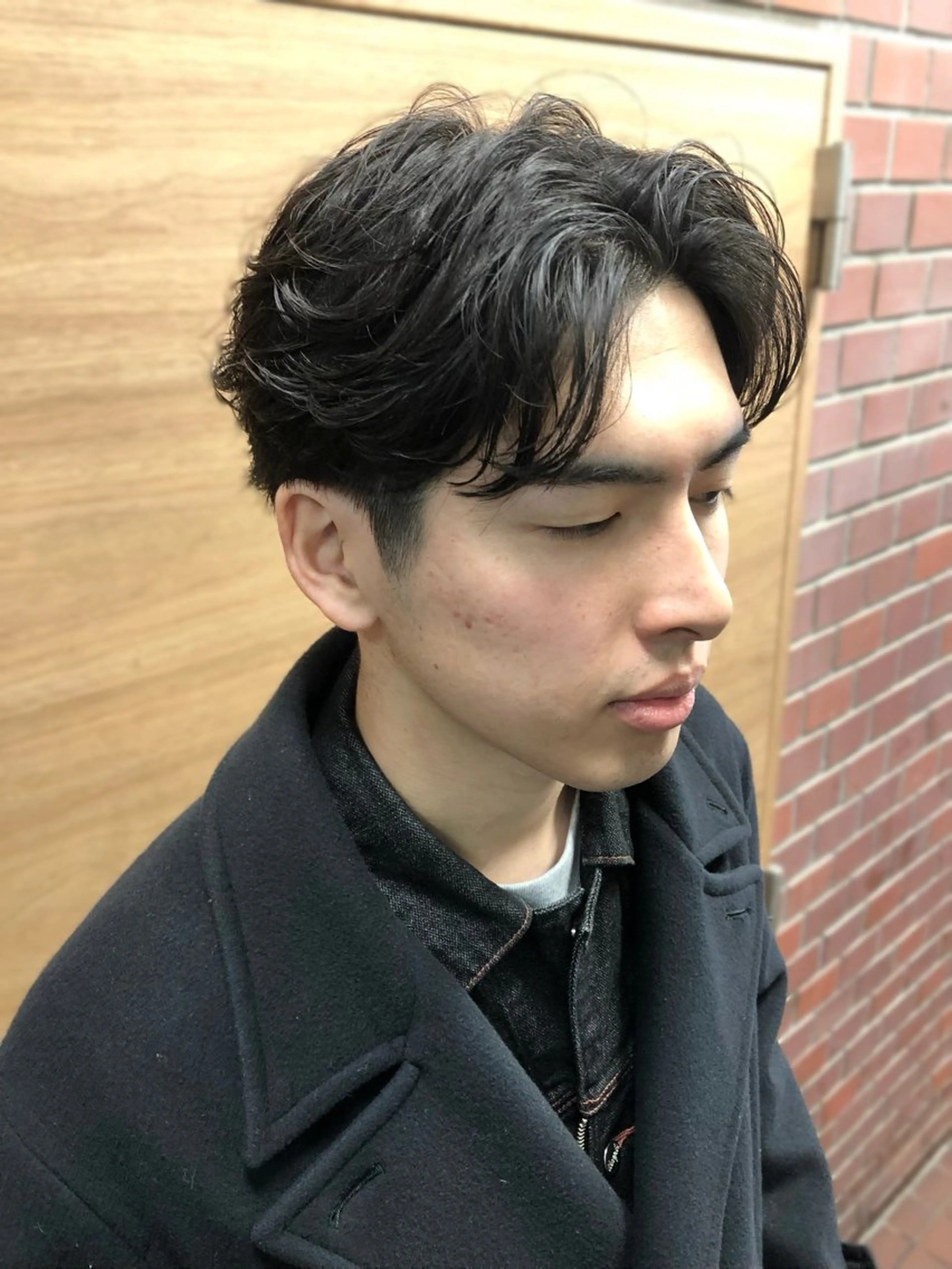 パーマ ヘアアレンジ メンズ センターパート フェザーパーマ メンズパーマ カット パーマ トリートメント ヘアセット 栗原 侑也のヘアスタイル