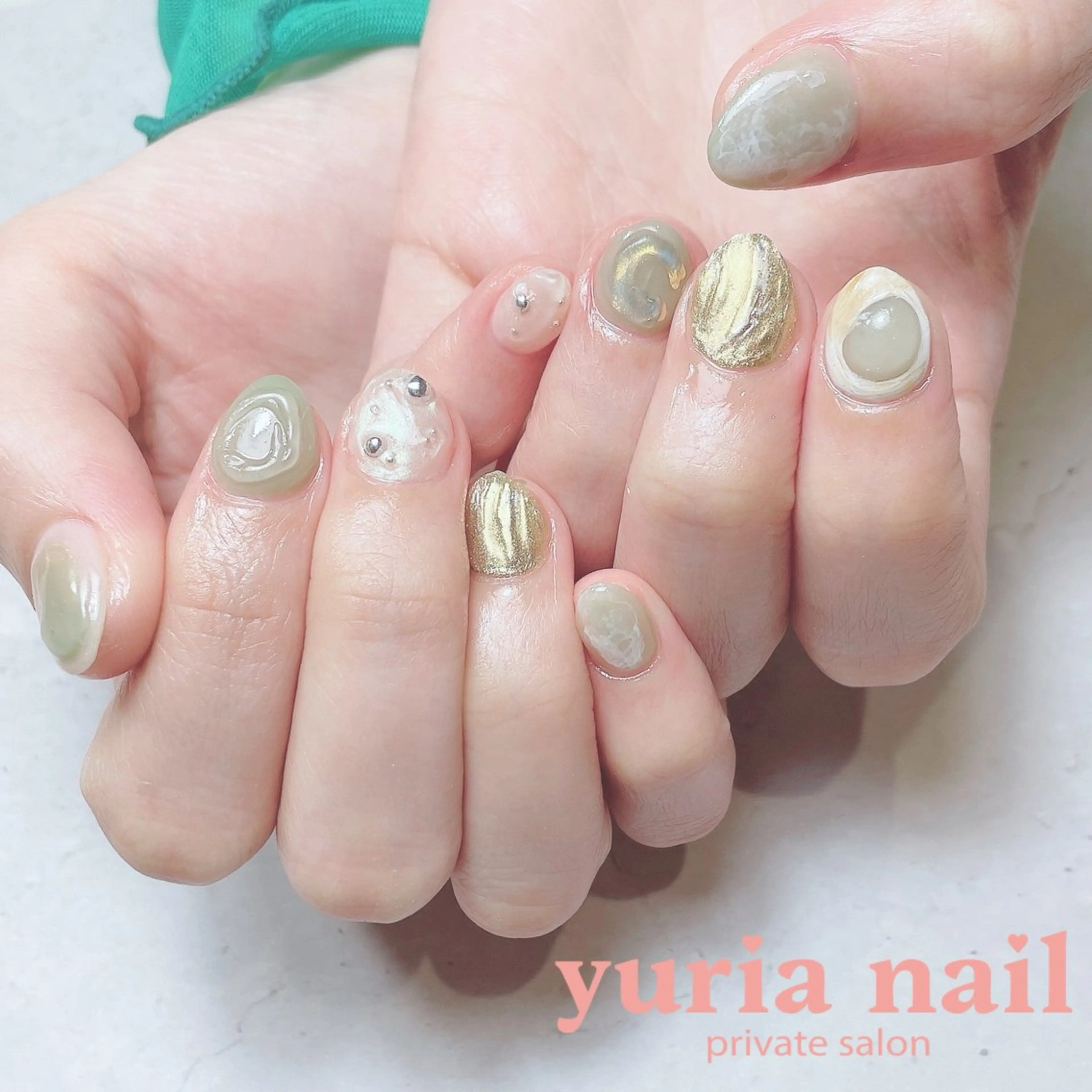 ネイル ジェルネイル グリーン 持ち込み ニュアンスネイル ショートネイル ハンドネイル 小林 ゆりあのネイルデザイン