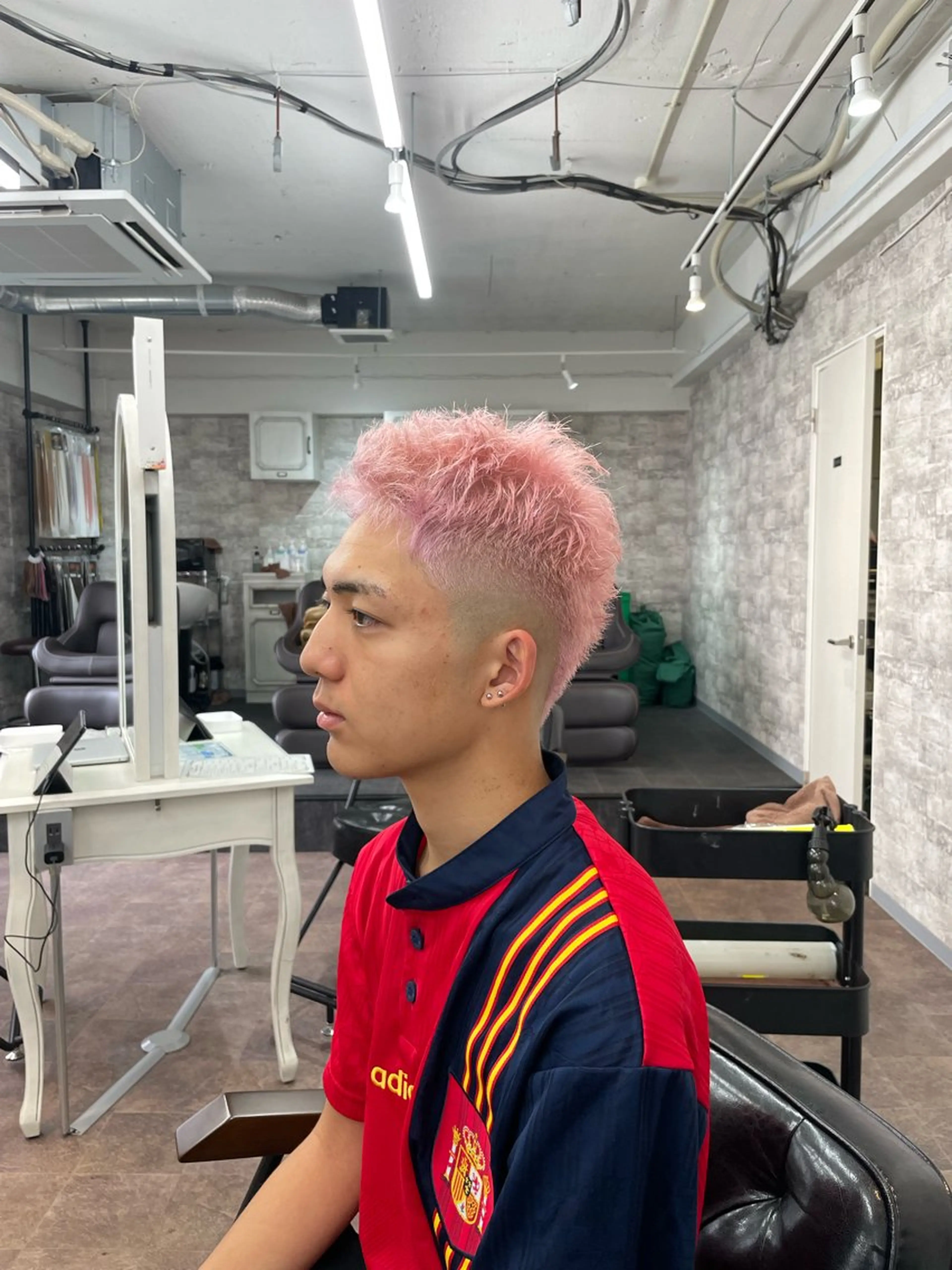 メンズ カット ヘアカラー フェードパーマ 新倉幸之助のヘアスタイル