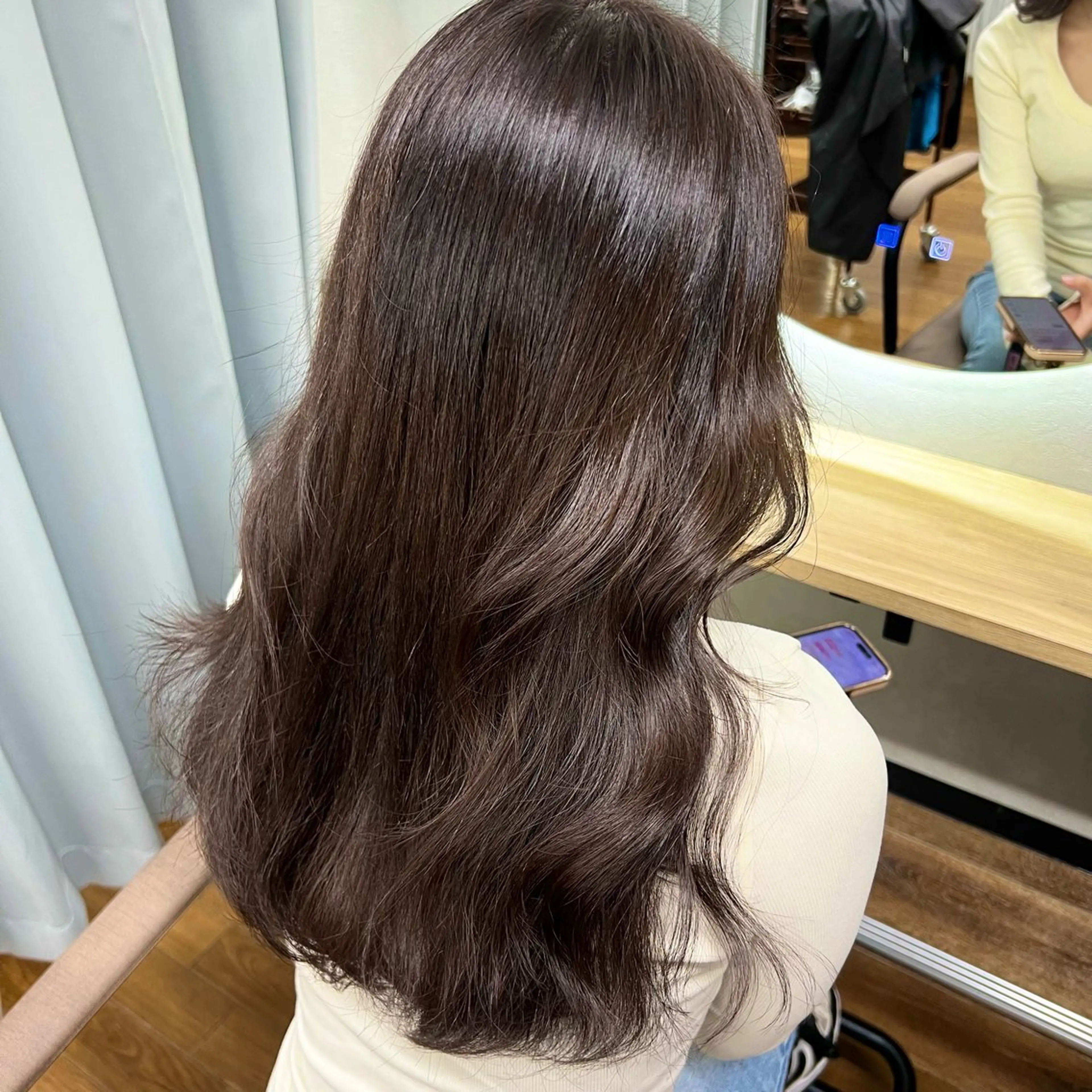 ロング 岡野 綾のヘアスタイル