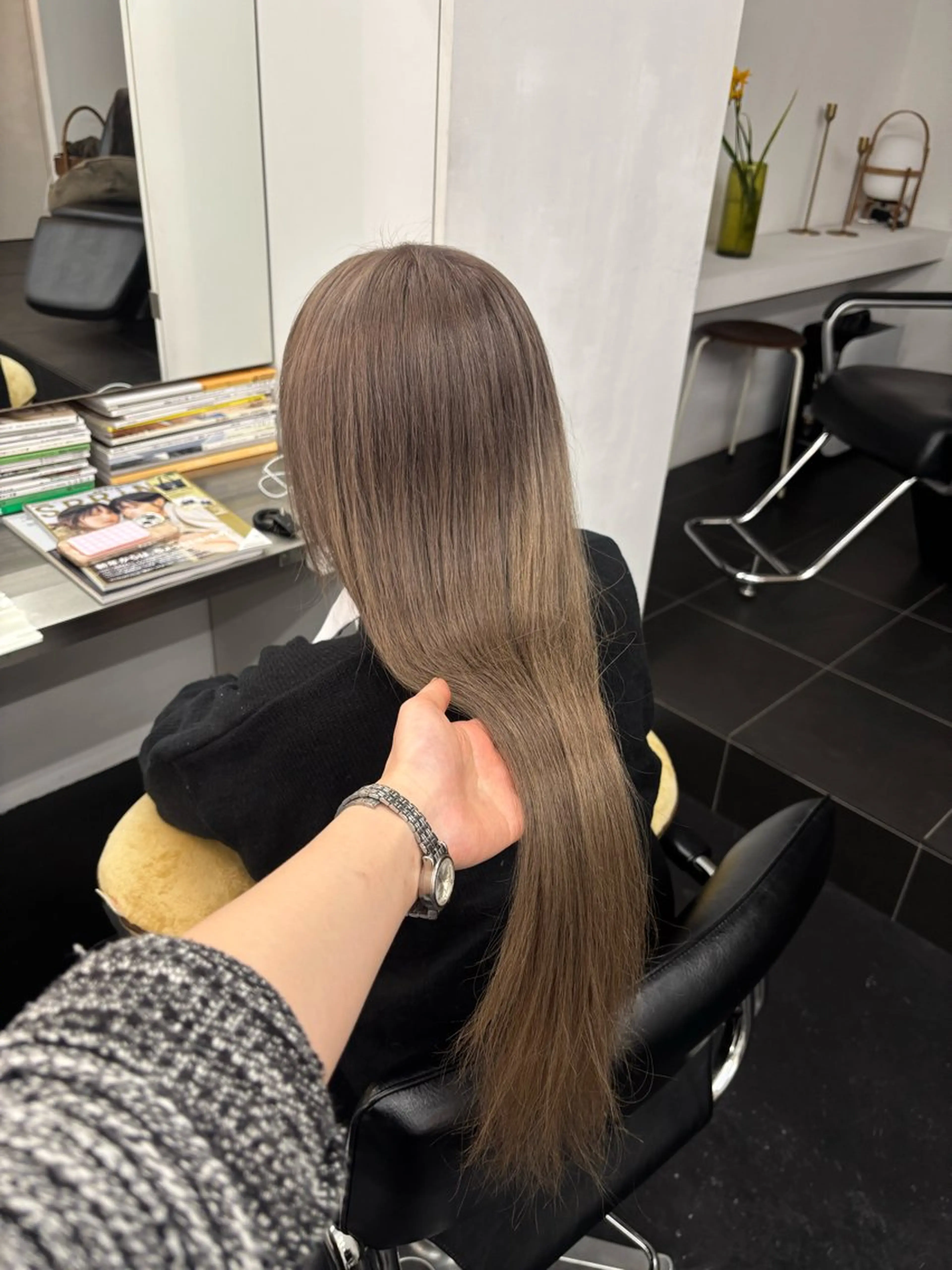 ロング カラー ブリーチ ケアブリーチ グレージュ ヘアカラー ヘアセット ヤマザキ アヤメ 【シベルバレー横浜】のヘアスタイル