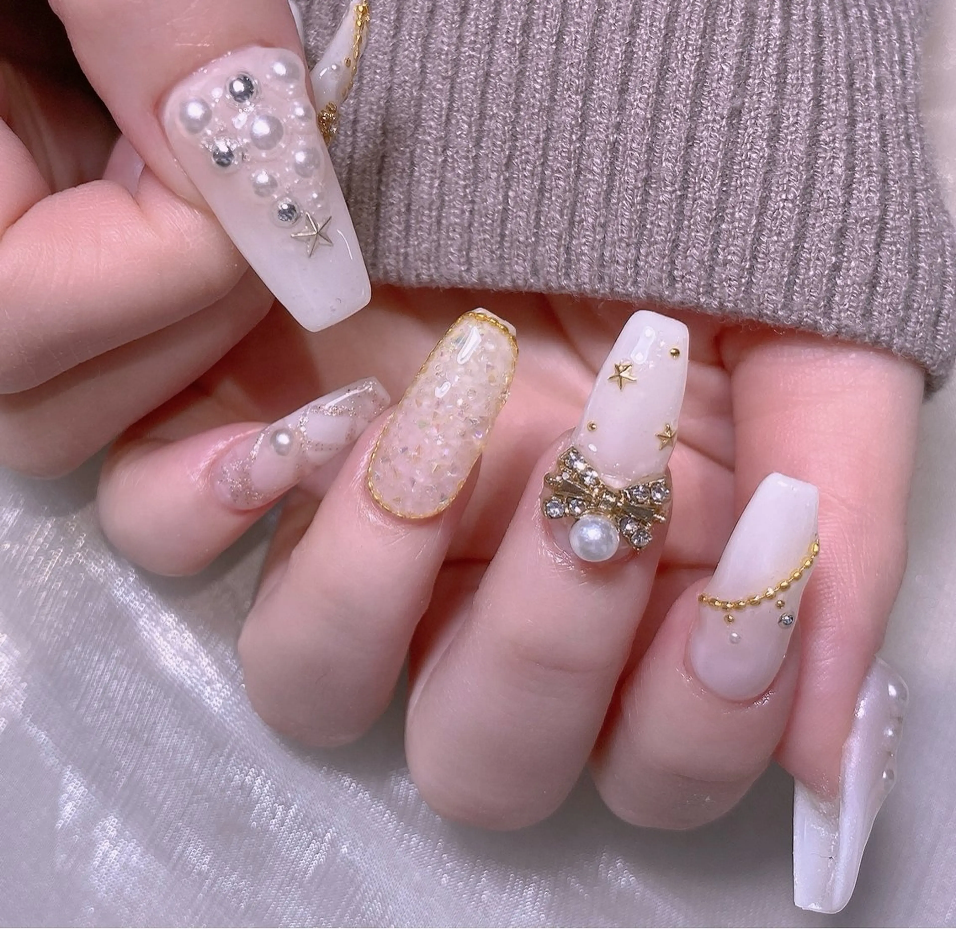 ネイル ブルー チークネイル フレンチネイル ハート ホログラムネイル ハンドネイル 美爪パラジェル導入店 Sunnilyのネイルデザイン