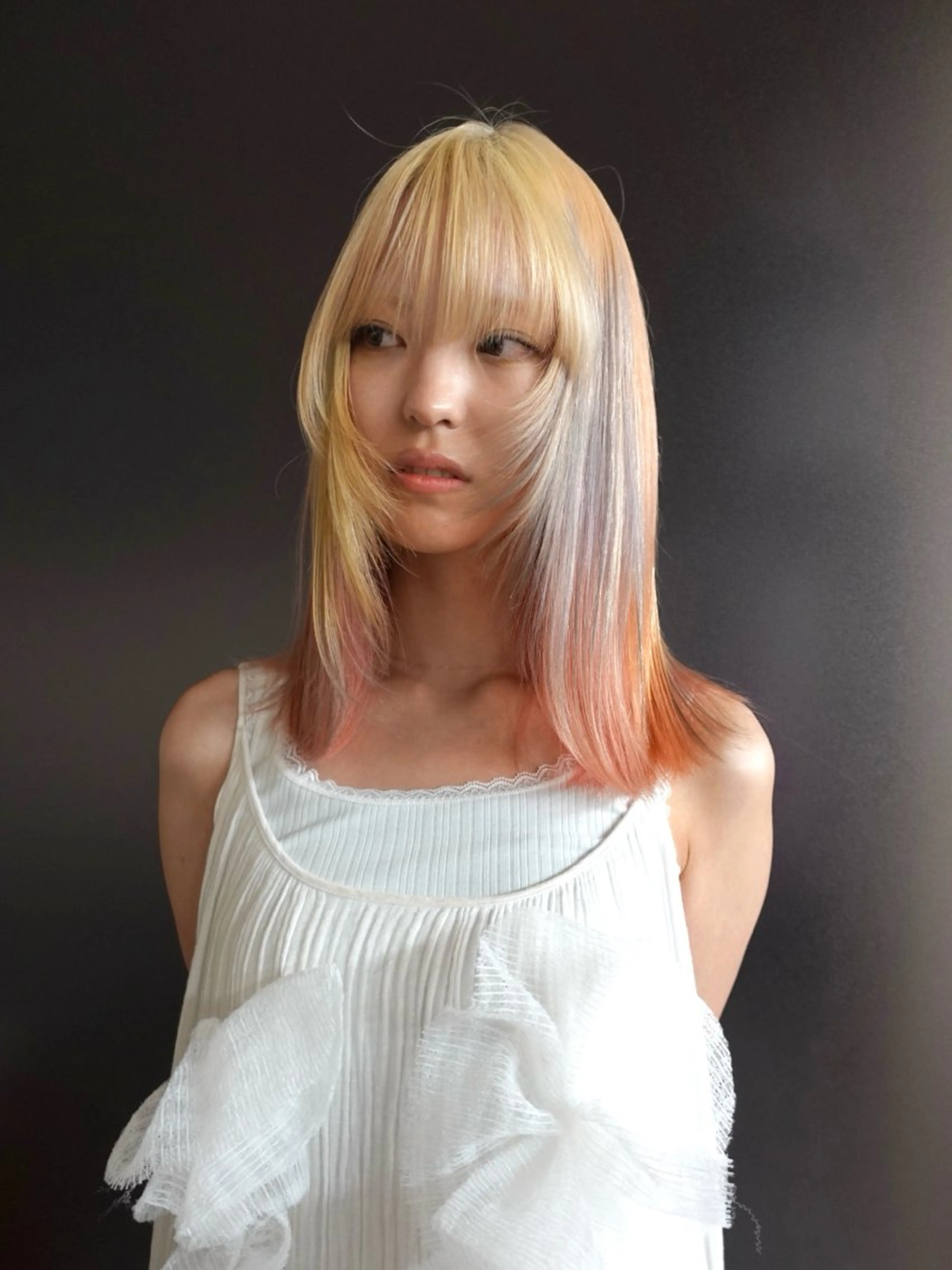 ミディアム カラー ショートボブ ミディアムパーマ ブリーチ ケアブリーチ ダブルカラー ヘアカラー トリートメント ヘアセット ニュアンスレイヤー ハイトーンカラーのヘアスタイル