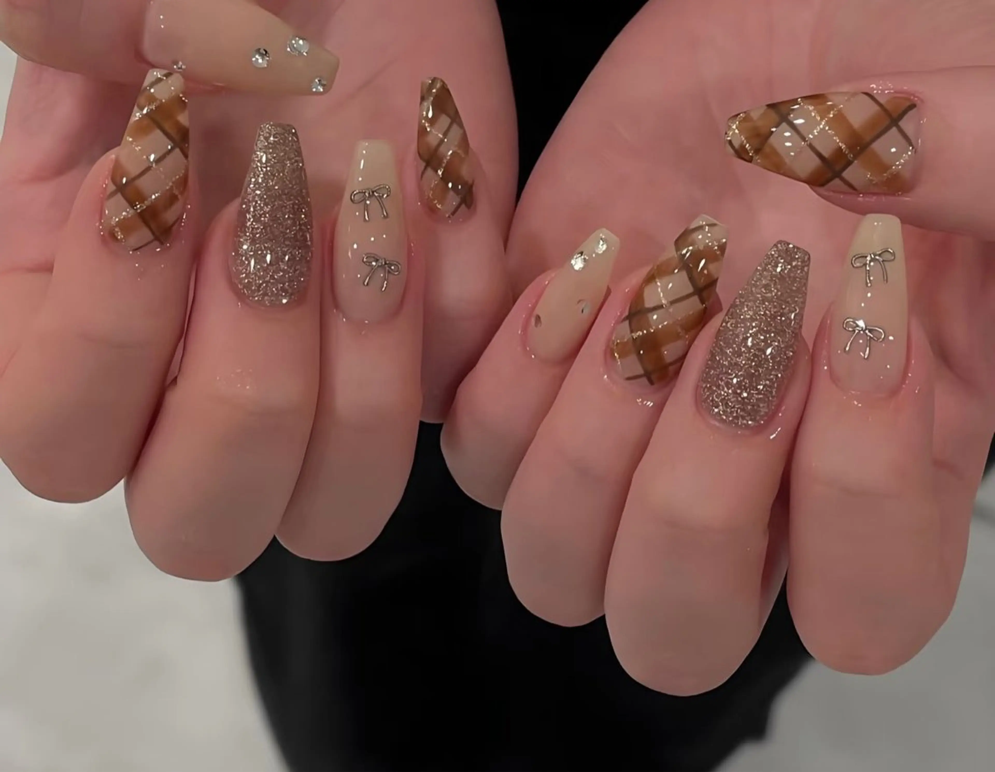 ネイル チークネイル フレンチネイル ジェルネイル ガーリー キラキラネイル ハンドネイル UM nail salon所属・高橋 雪のネイルデザイン