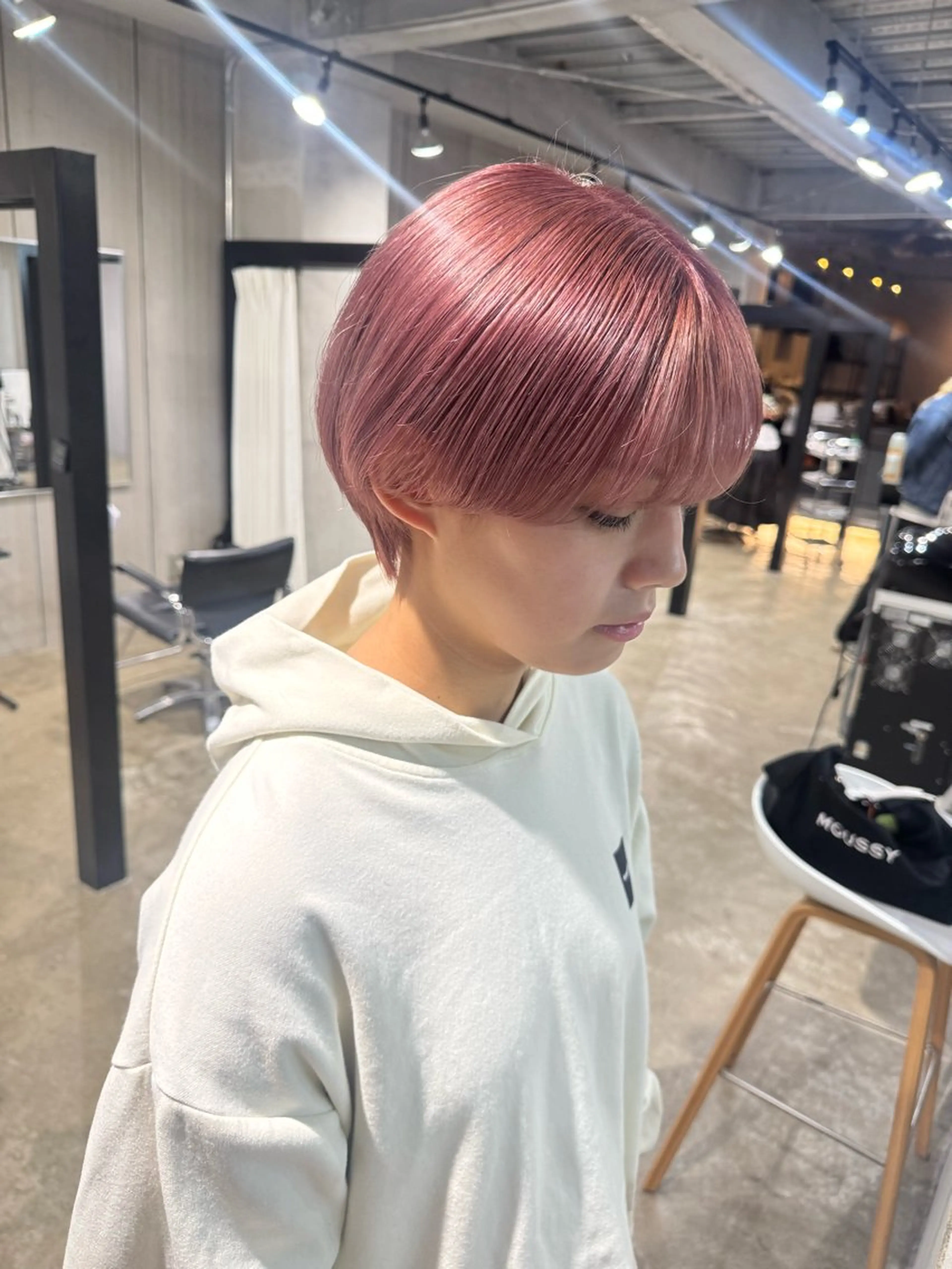 ショート カラー ブリーチ ピンクカラー ヘアカラー 原野 葵のヘアスタイル