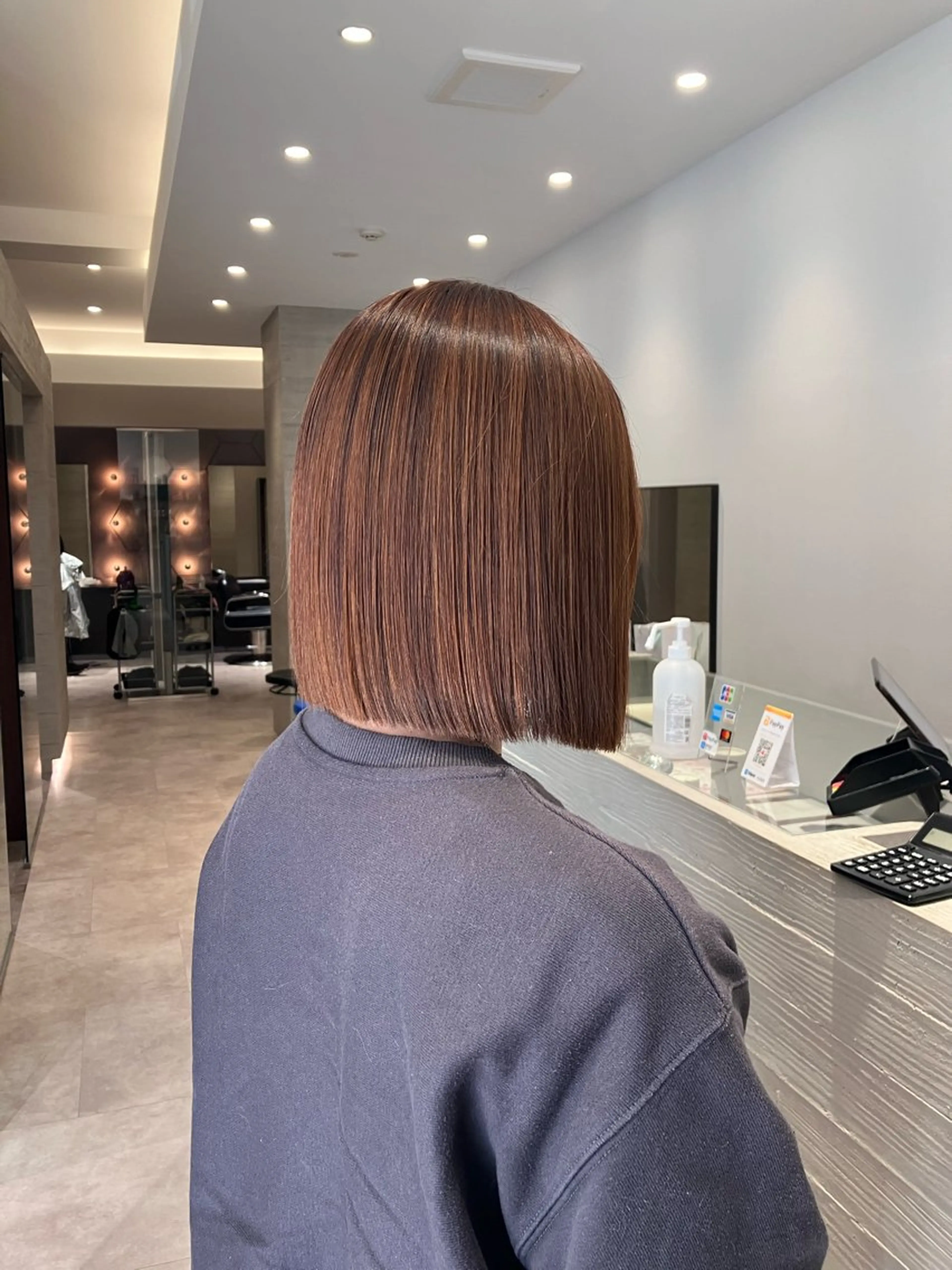 ショート ボブ サキ🤍ハイトーン 🩰くびれ巻きヘアのヘアスタイル