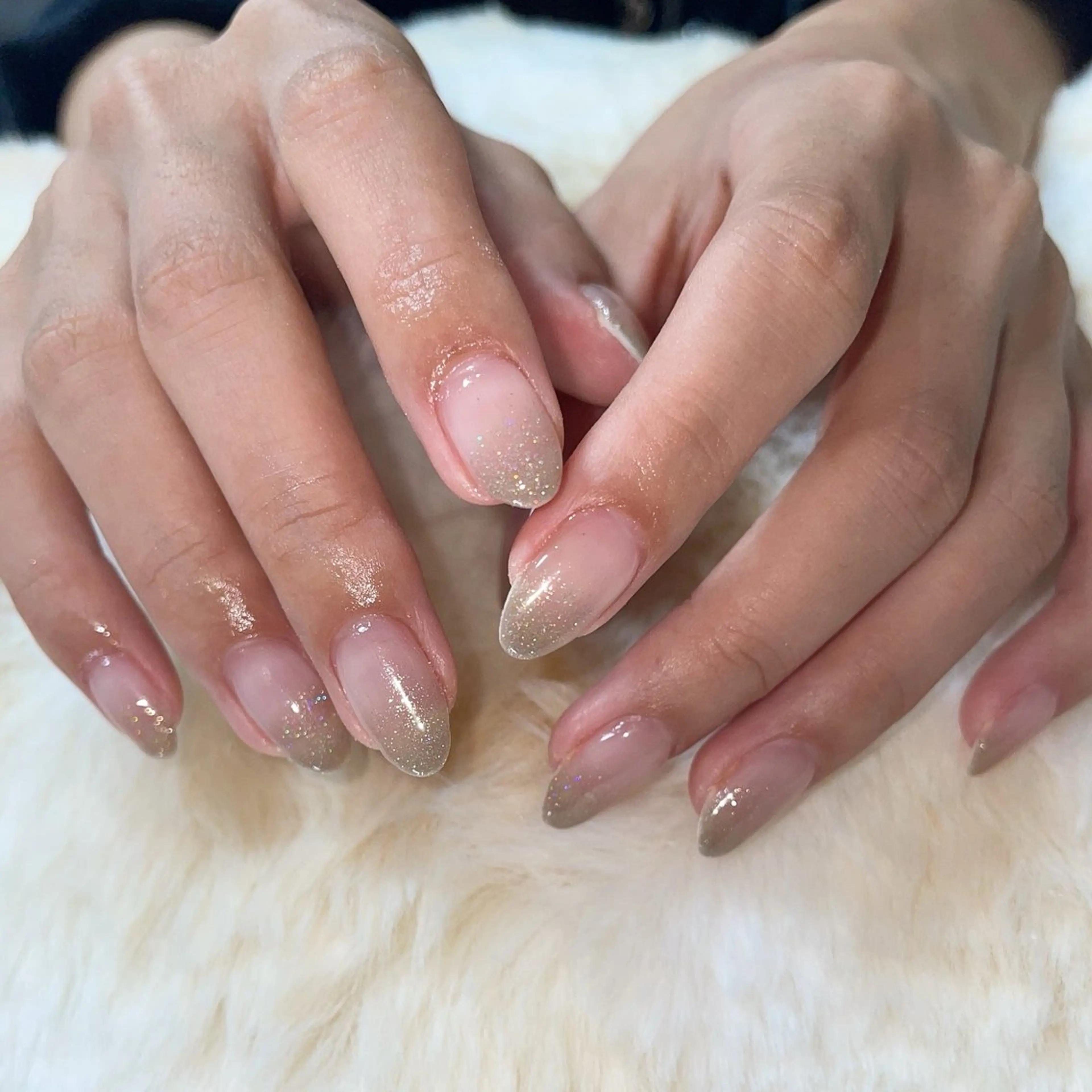 ネイル キラキラネイル ラメ(グリッター) ラメグラデーション オフィスネイル シンプルネイル ハンドネイル ハンドケア 🎀NAIL🎀 AI🪄︎︎◝✩のネイルデザイン