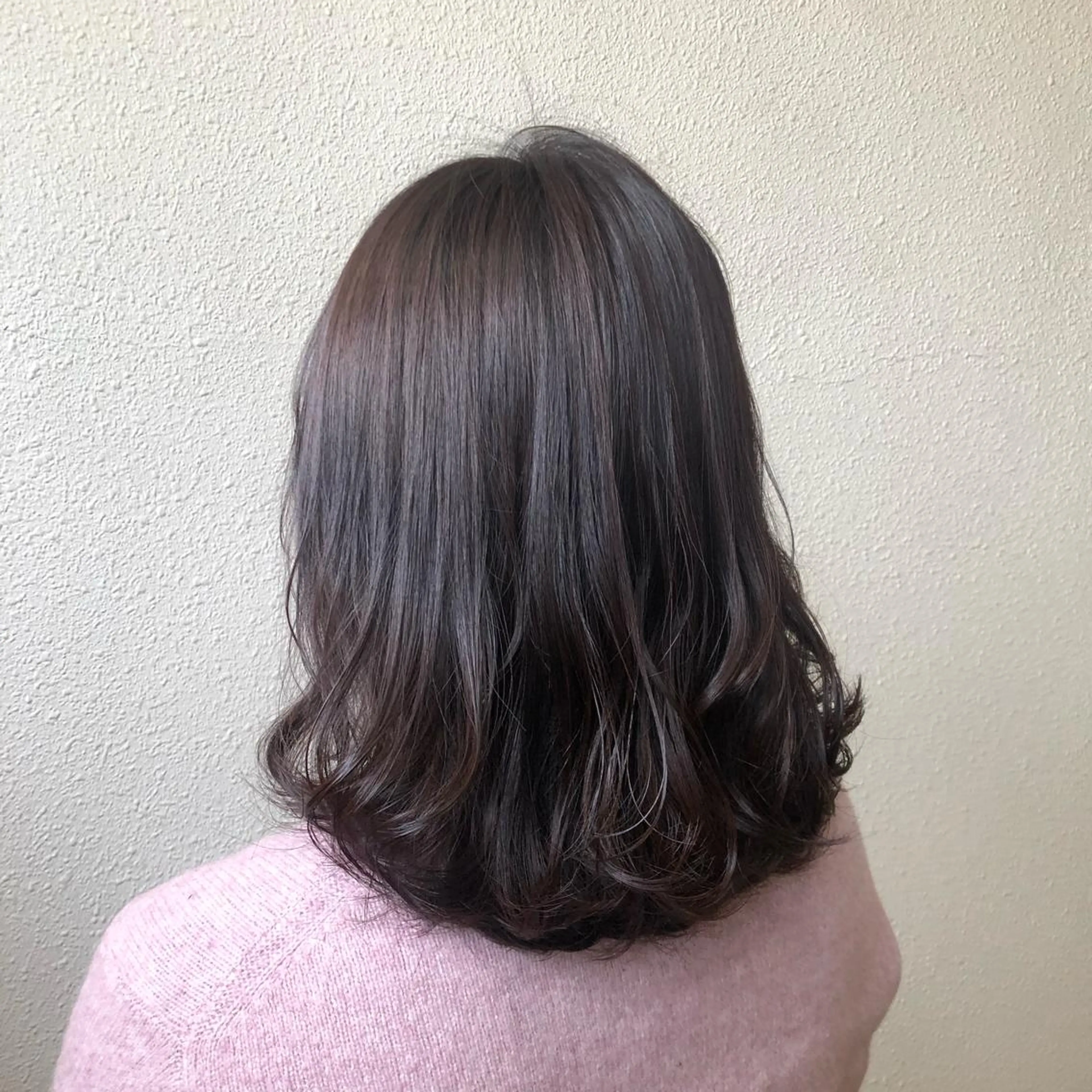 ミディアム アッシュ feery所属・中司 莉菜のヘアスタイル