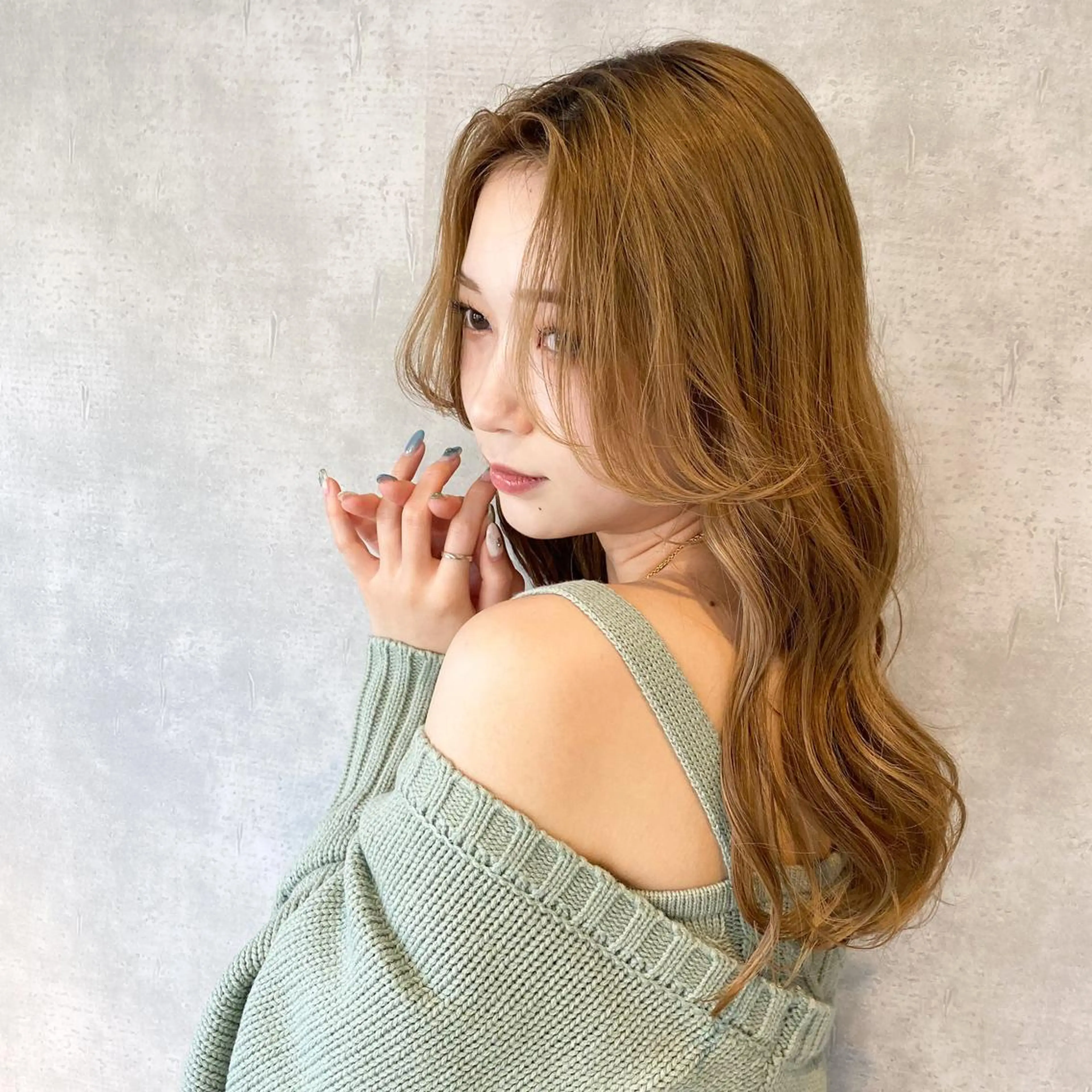 ロング カラー 顔周りカット 小顔カット a.r.e所属・色素薄めカラー 🌼Noa🌼のヘアスタイル