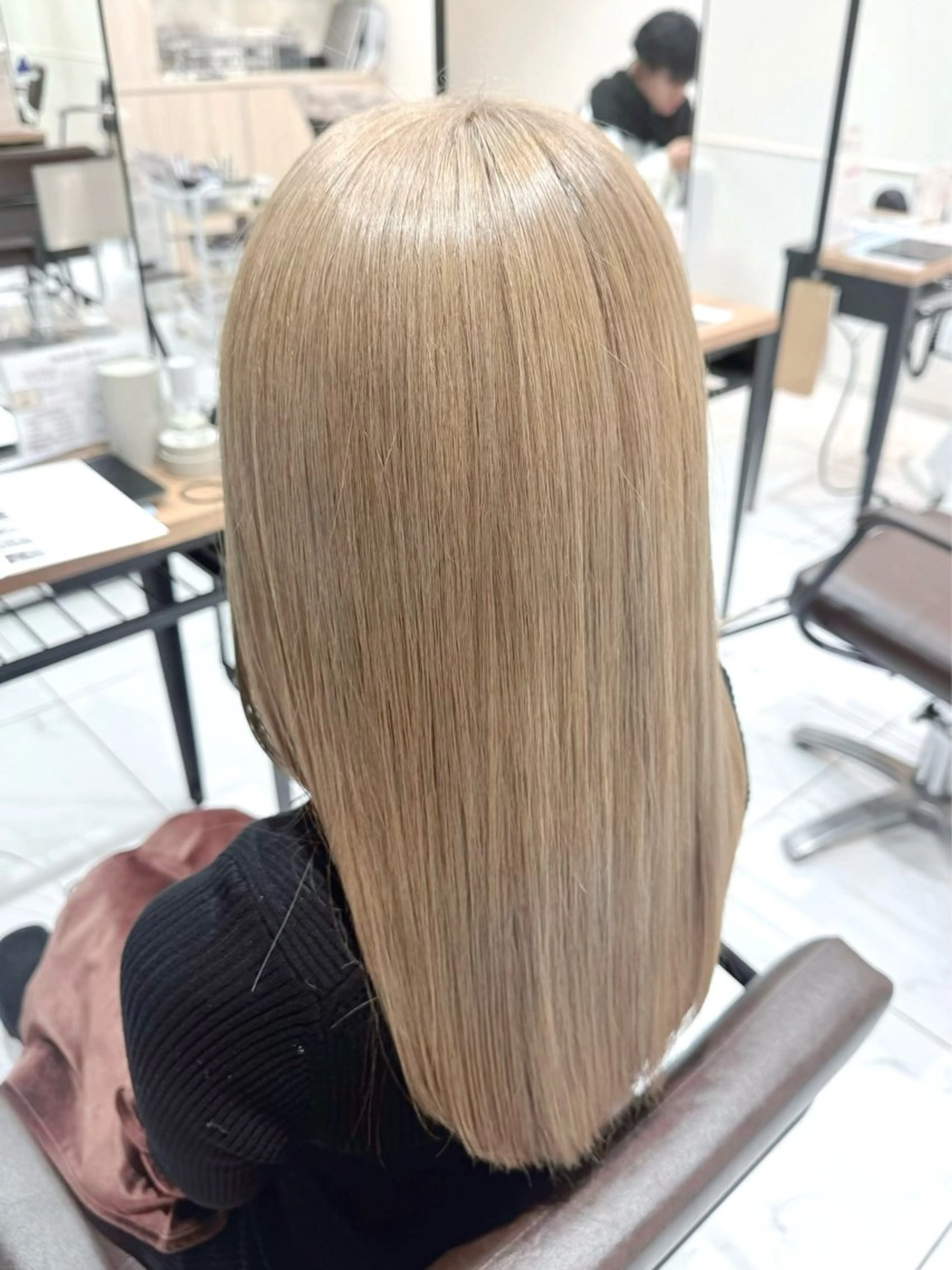 セミロング カラー 八木 菜美のヘアスタイル