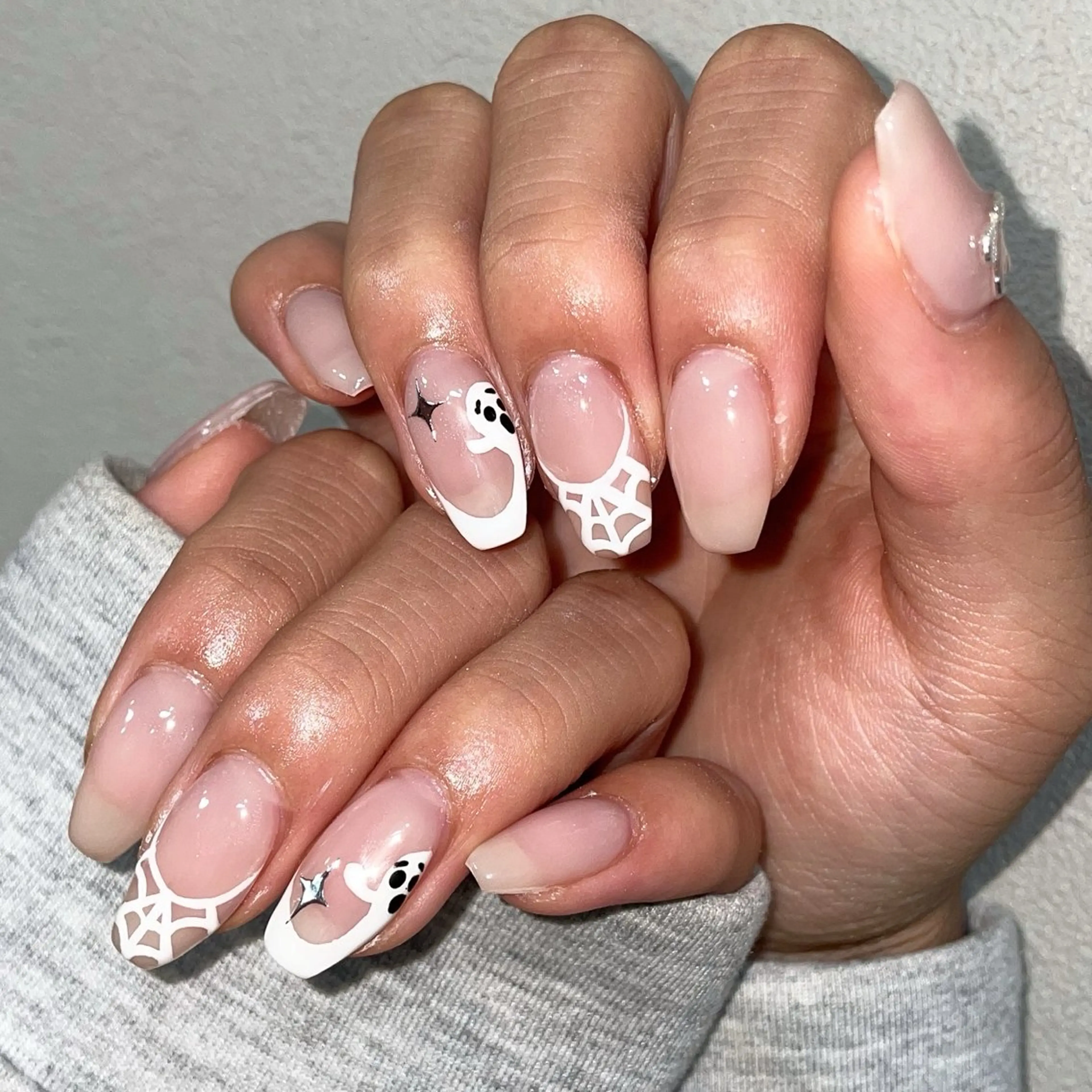 ネイル フレンチネイル ハロウィン シンプルネイル ハンドネイル ハンドケア 🎀NAIL🎀 AI🪄︎︎◝✩のネイルデザイン