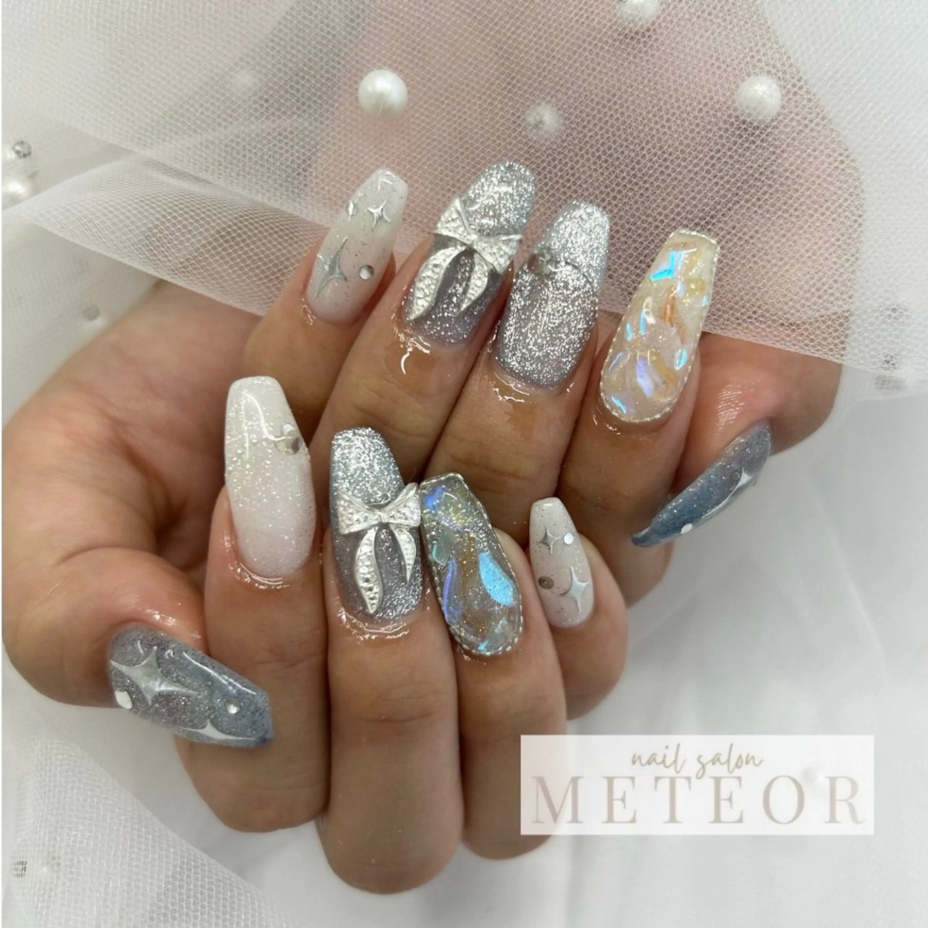 ネイル フラッシュネイル ガーリー マグネットネイル リボン ワンホンネイル ハンドネイル nailsalon meteor所属・meteor staffのその他イメージ