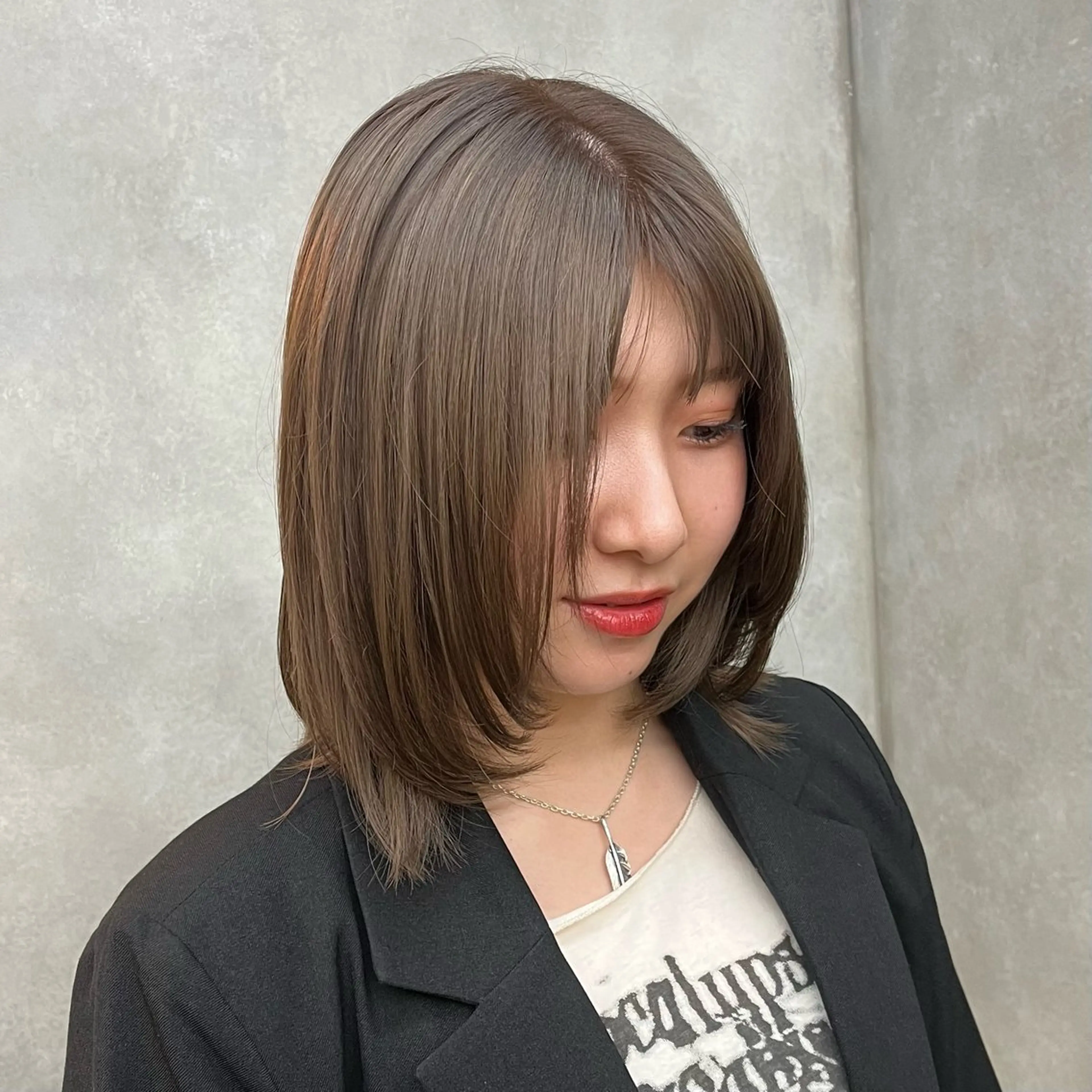 ショート カラー アッシュ アッシュグレー アッシュグレージュ グレージュ ヘアカラー BELO OSAKA マオのヘアスタイル
