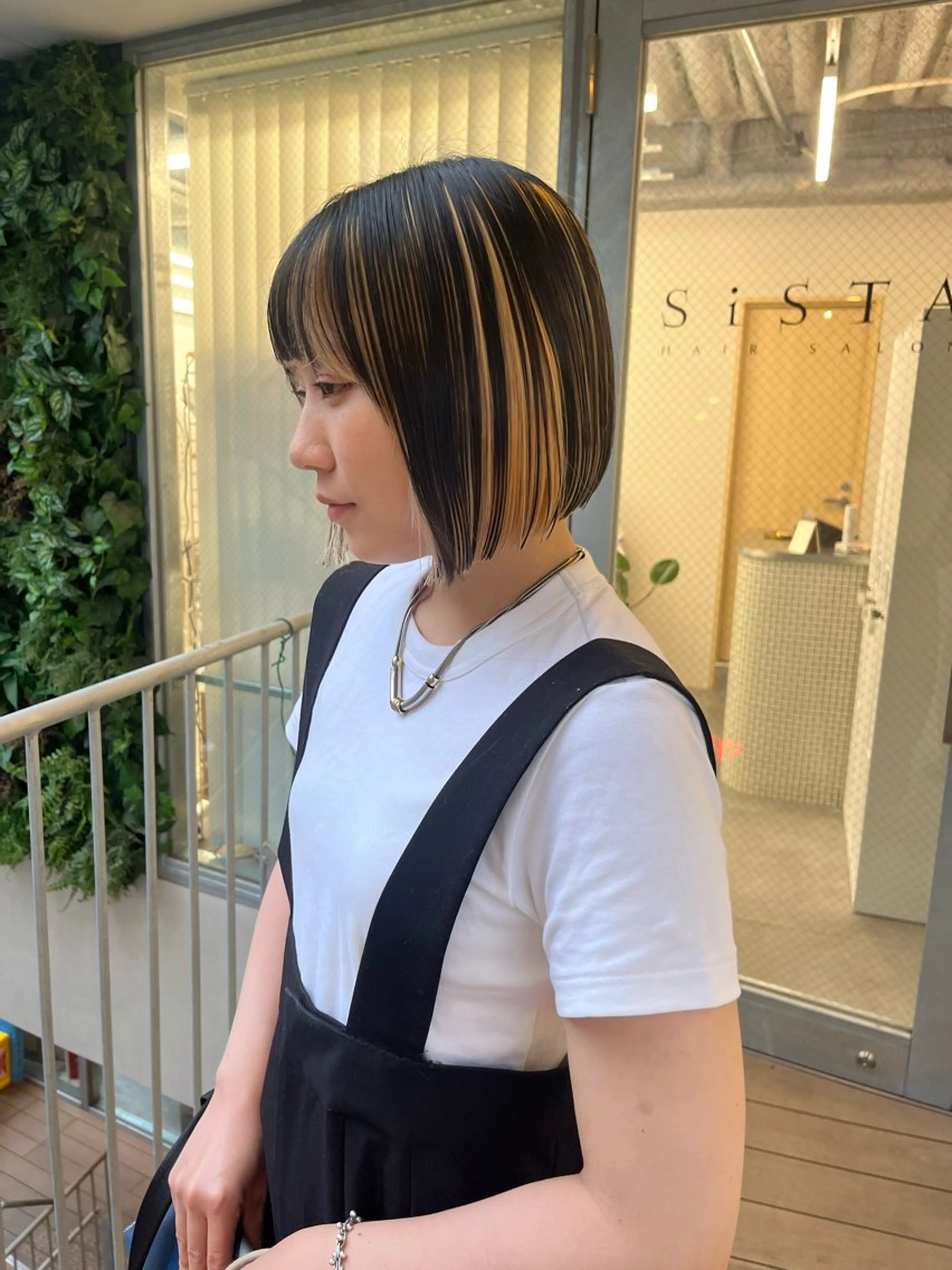 ショート カラー ブリーチ 抜きっぱなしブロンド インナーカラー 大林 エリコのヘアスタイル