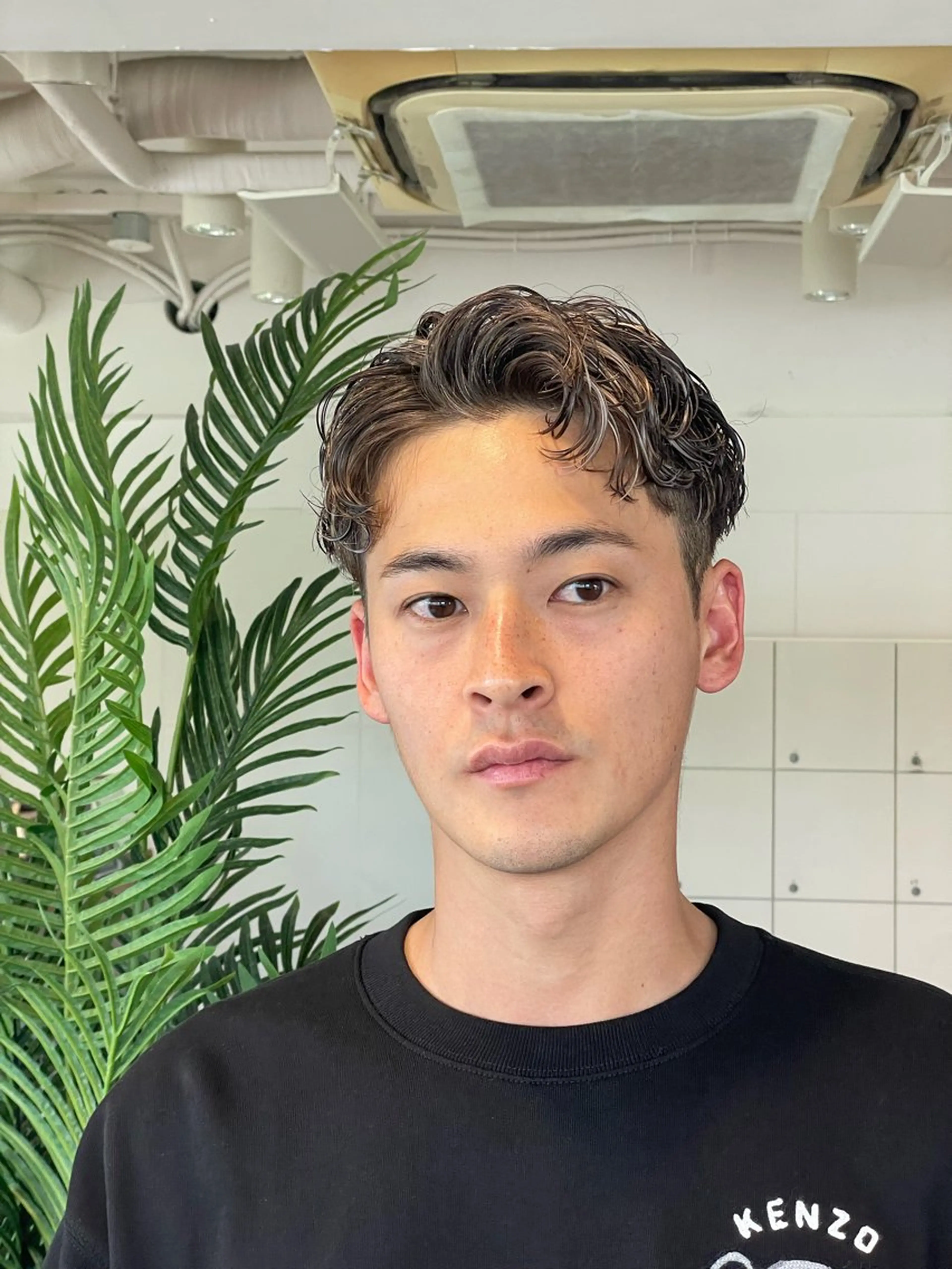 カラー メンズ メンズブリーチ メンズメッシュ ブリーチ メッシュ 佐藤 綾郁のヘアスタイル