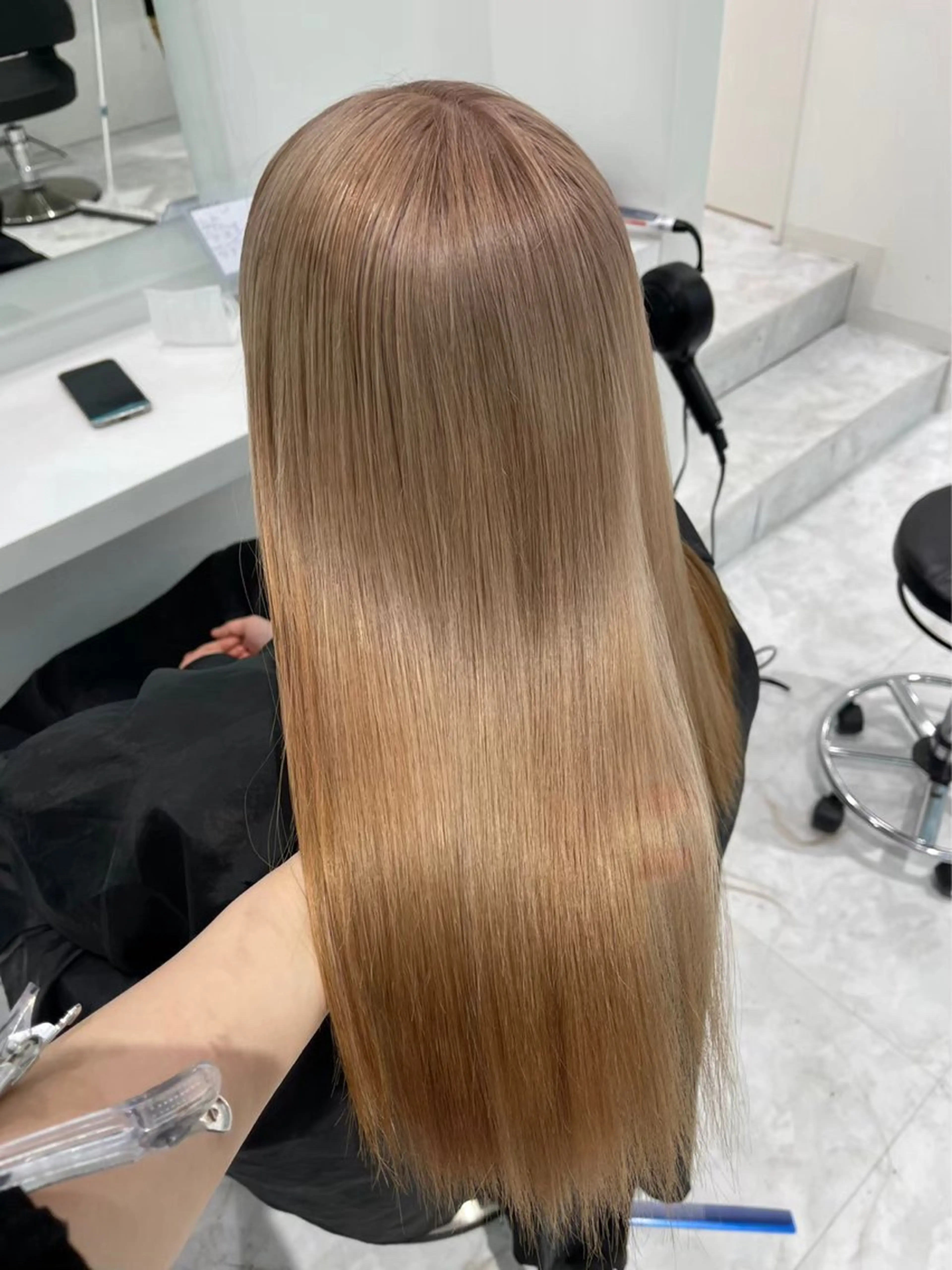 セミロング カラー ヘアカラー トリートメント ヘッドスパ ヘアセット 🩵ダメージレス艶感 ハイトーン🩷のヘアスタイル