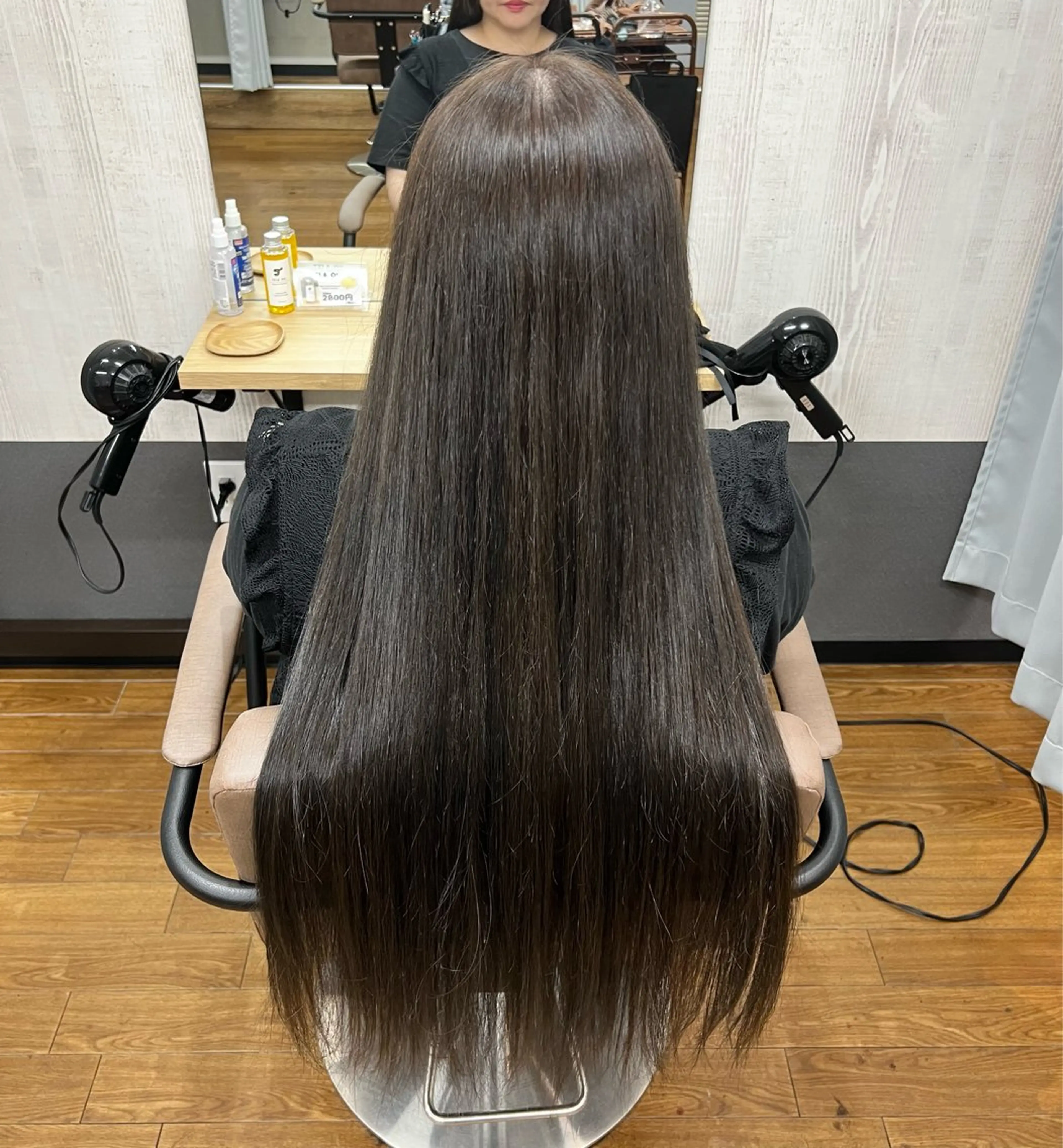ロング カラー アッシュ ベージュカラー 岡野 綾のヘアスタイル