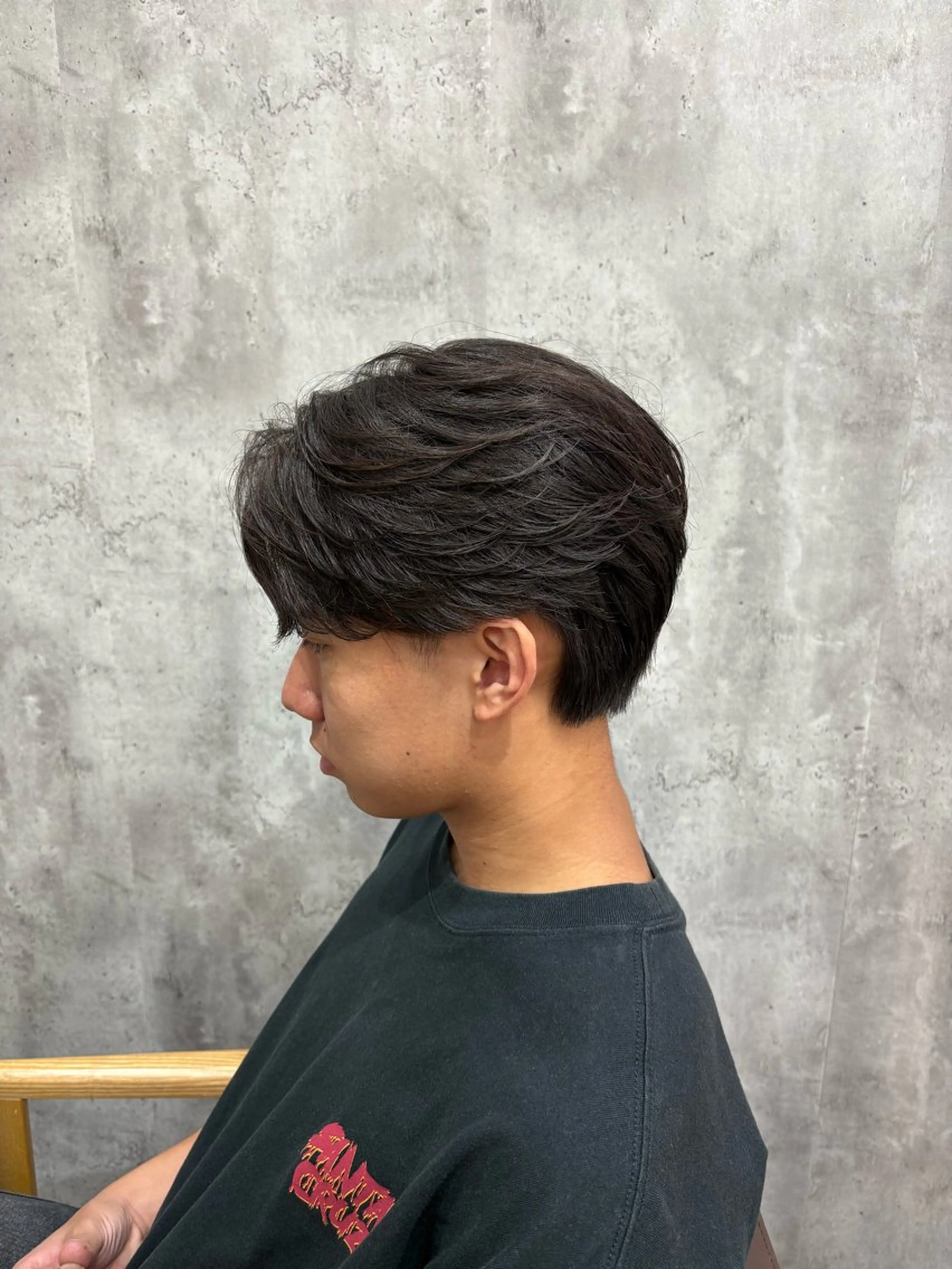ショート パーマ メンズ フェザーパーマ メンズパーマ カット パーマ カルマ・ニュアンス パーマ　須田龍世のヘアスタイル