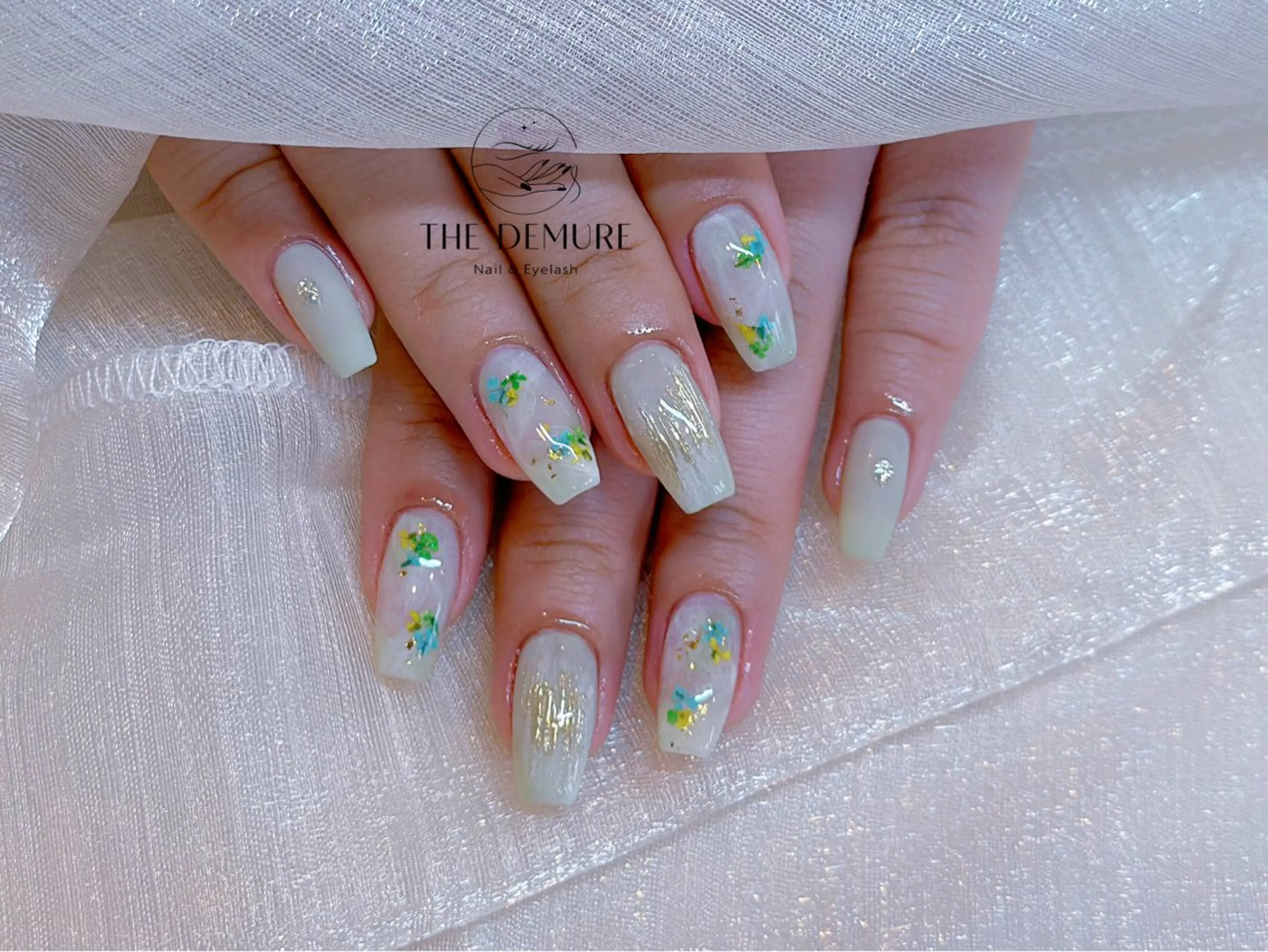 ネイル アートネイル キラキラネイル 韓国ネイル 水色 ロングネイル ハンドネイル ハンドケア NailDemure 【銀座店】のネイルデザイン