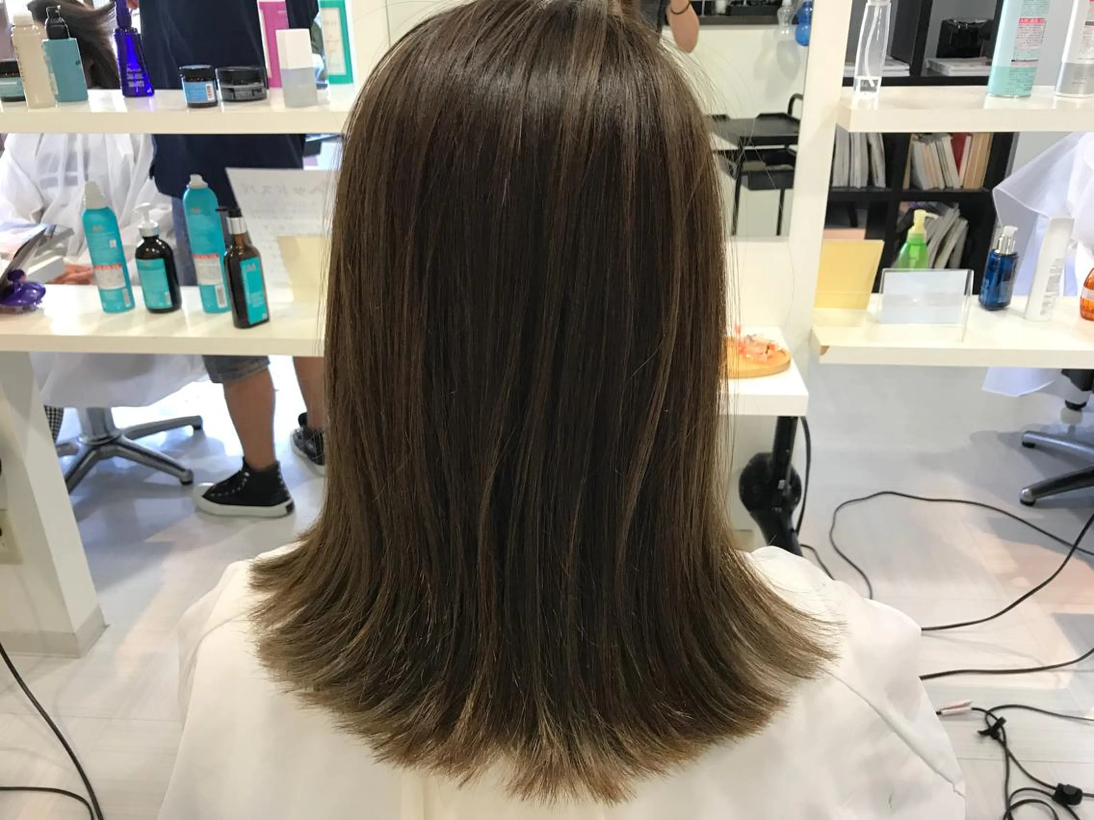 ミディアム カラー ブリーチ ケアブリーチ グレージュ ハイライトカラー ハイライト シェールピエール所属・Laf かおりのマツエク・マツパデザイン