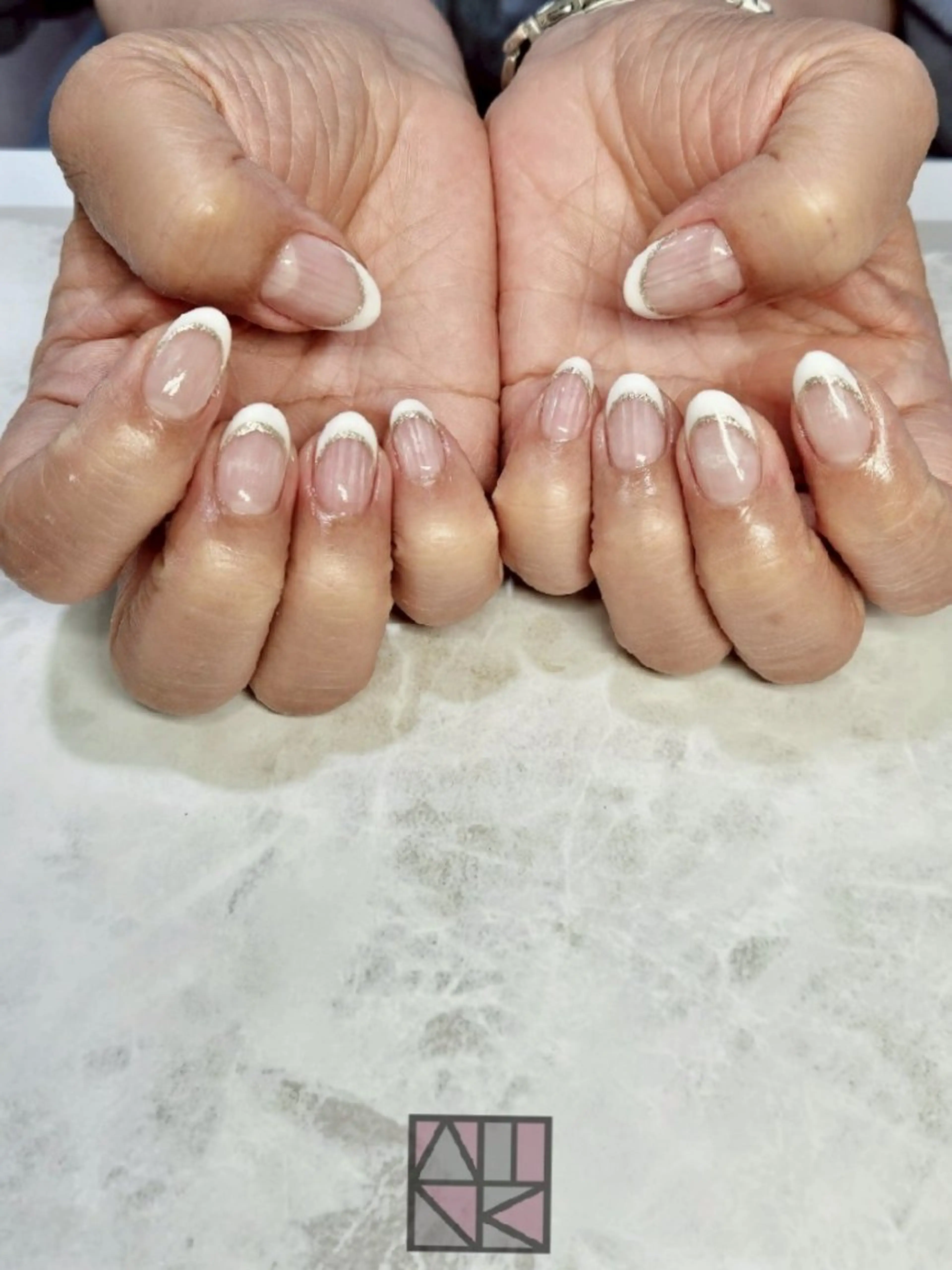 ハンド💠オフ有無フレンチネイルの写真