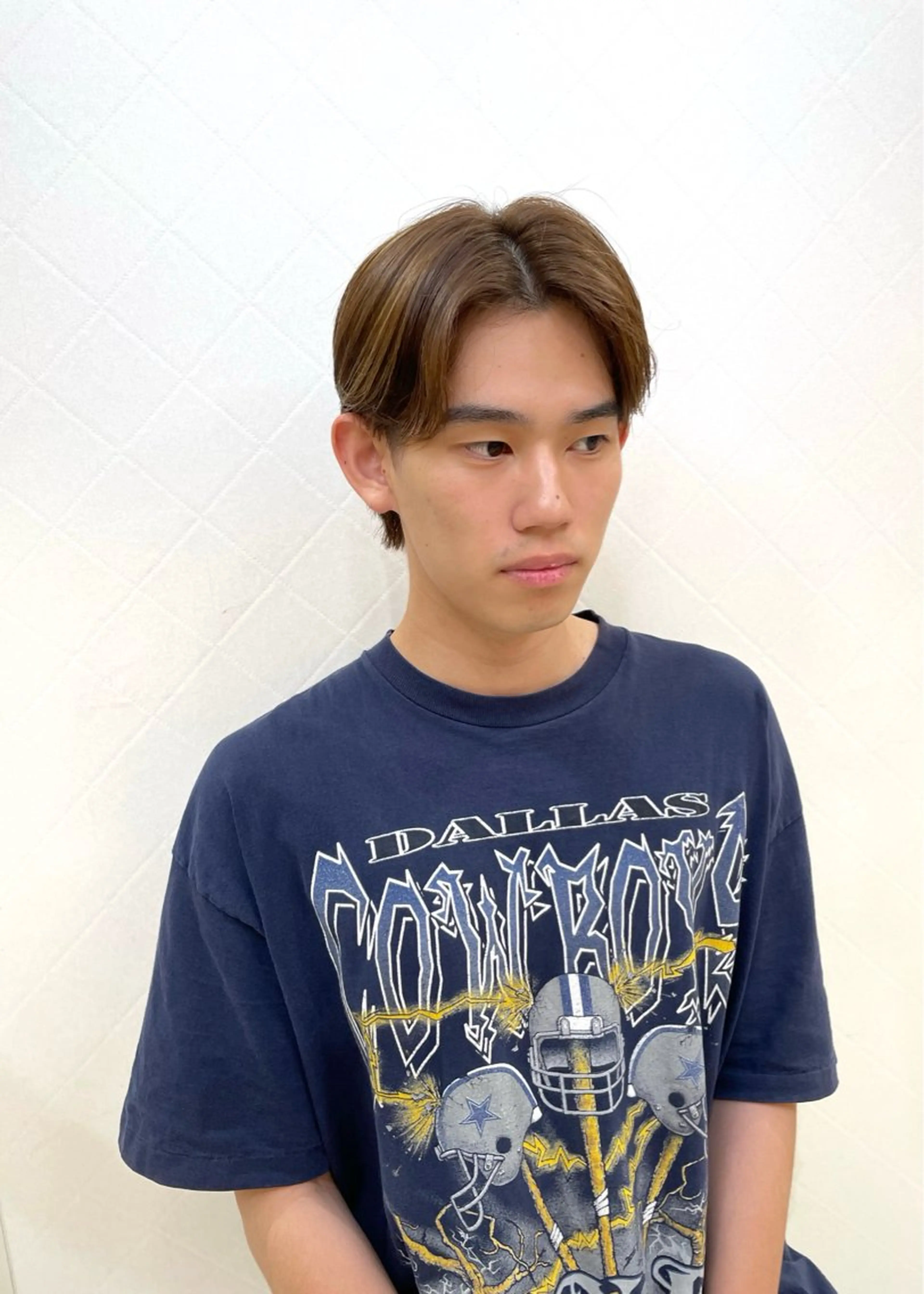 ショート カラー パーマ メンズ メンズブリーチ センターパート メンズハイライト マッシュ メンズパーマ 縮毛矯正／暖色カラー ／カット／古津遼平のヘアスタイル