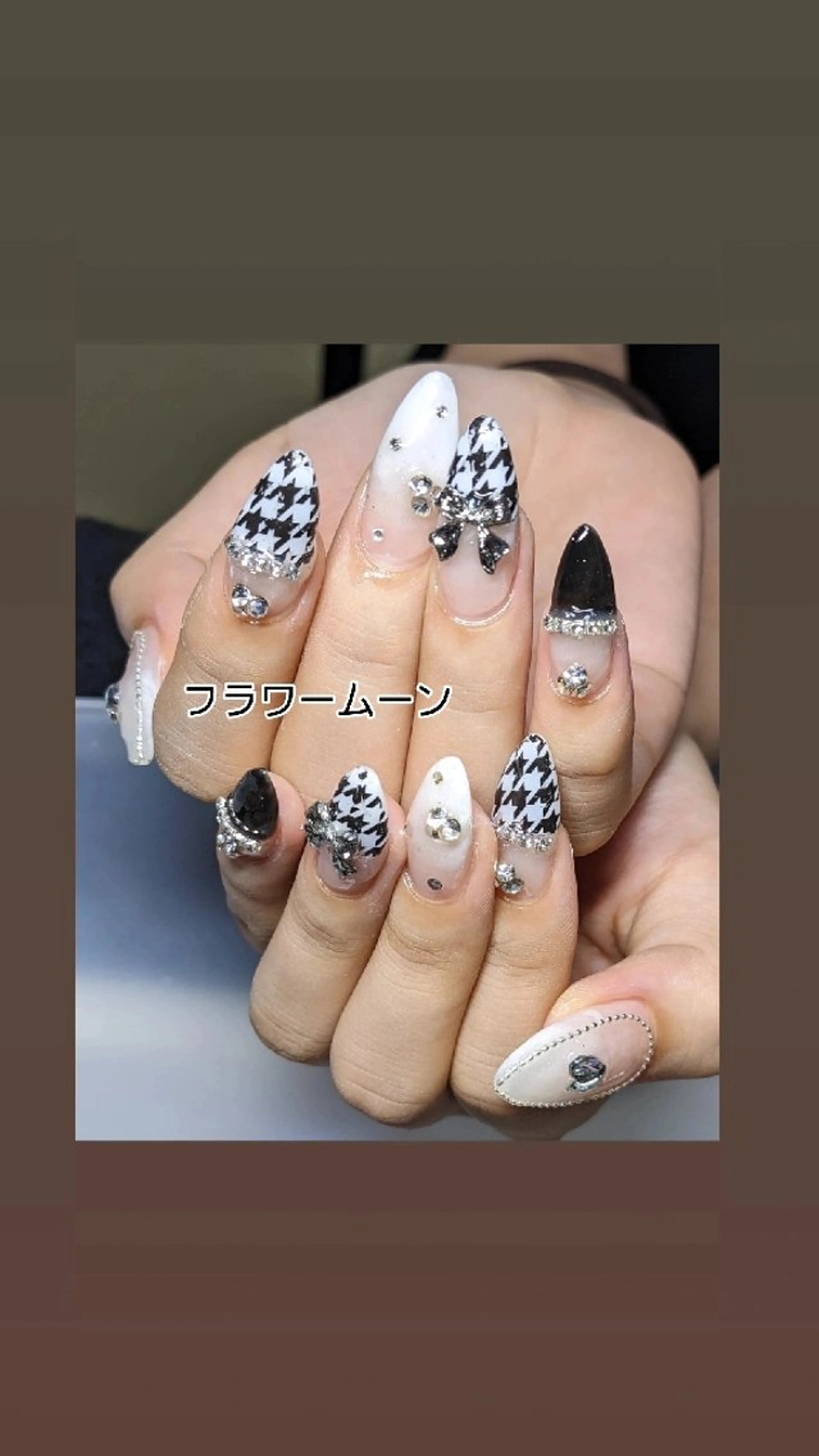 ネイル グラデーション ハンドネイル ハンドケア フラワー ムーンのネイルデザイン