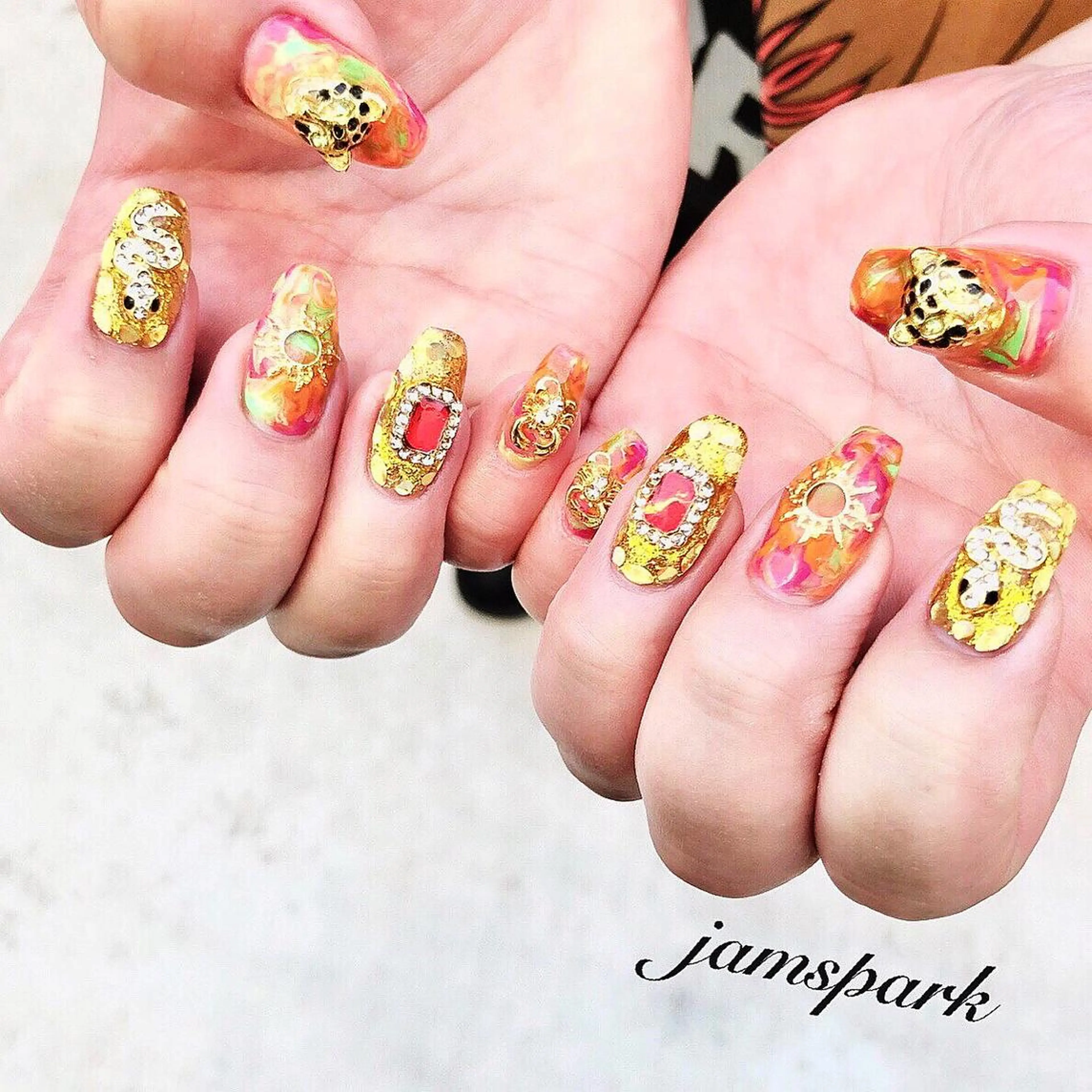 ネイル アニマル柄 アートネイル 長さ出し ジェルネイル ゴールド ハンドネイル jamspark ✨のネイルデザイン