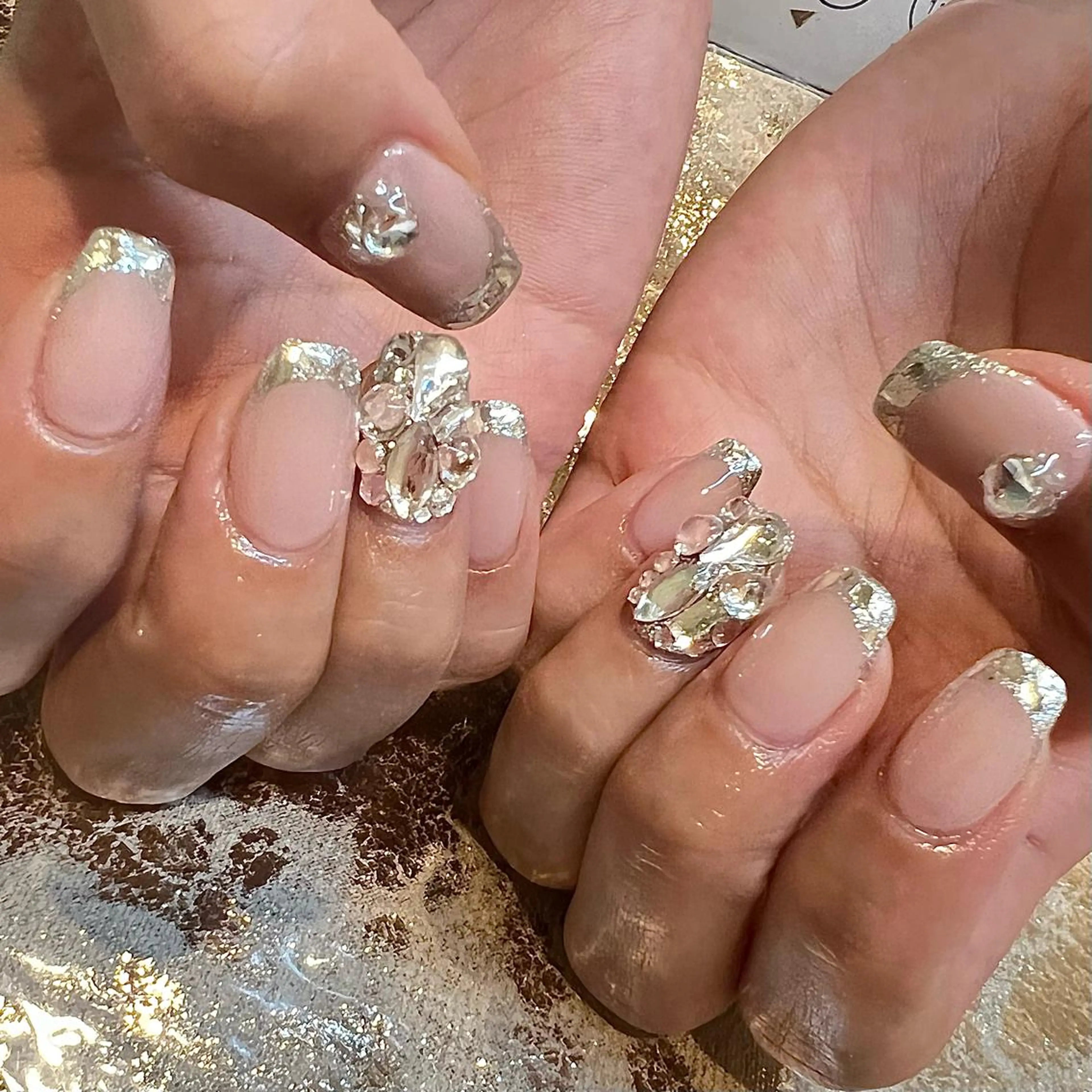ミディアム ネイル フレンチネイル ガラスフレンチ ハンドネイル H🌺 NAILのネイルデザイン