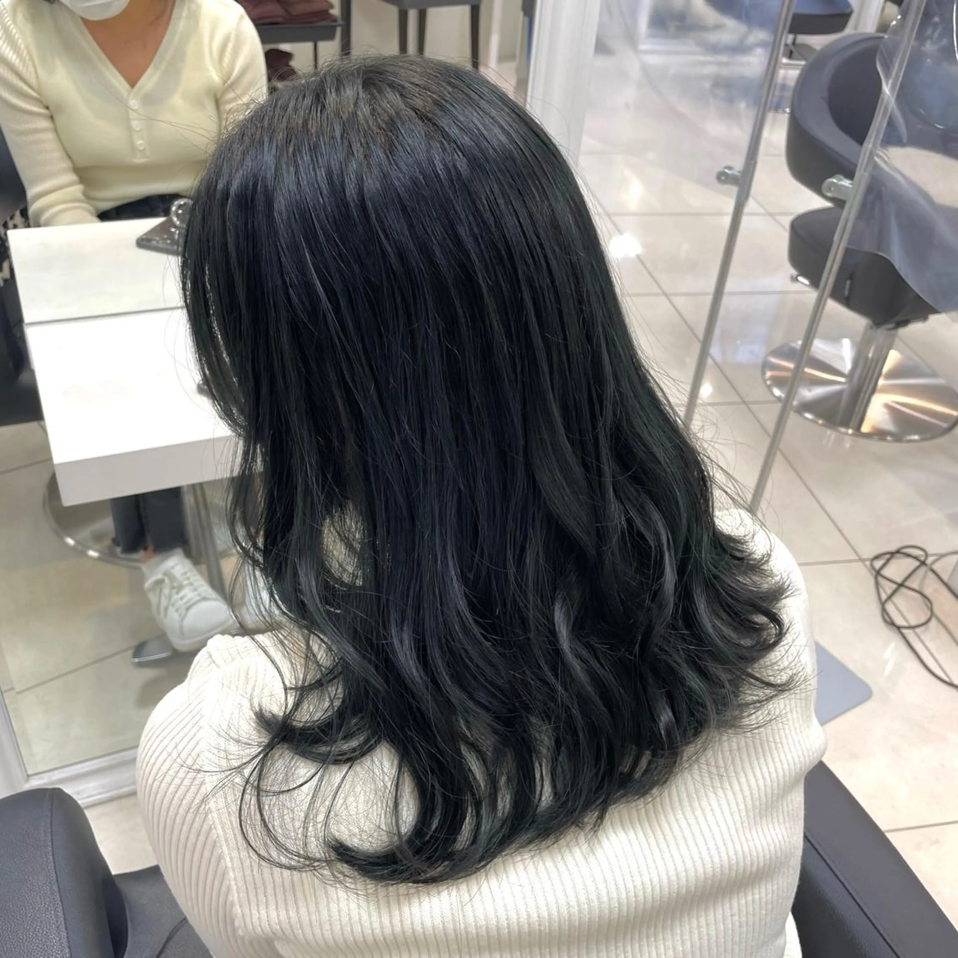 セミロング カラー 黒髪 ブルーカラー ブルーブラック イルミナカラー カット ヘアカラー トリートメント 【デザインカラー】 粥川佳日望のヘアスタイル