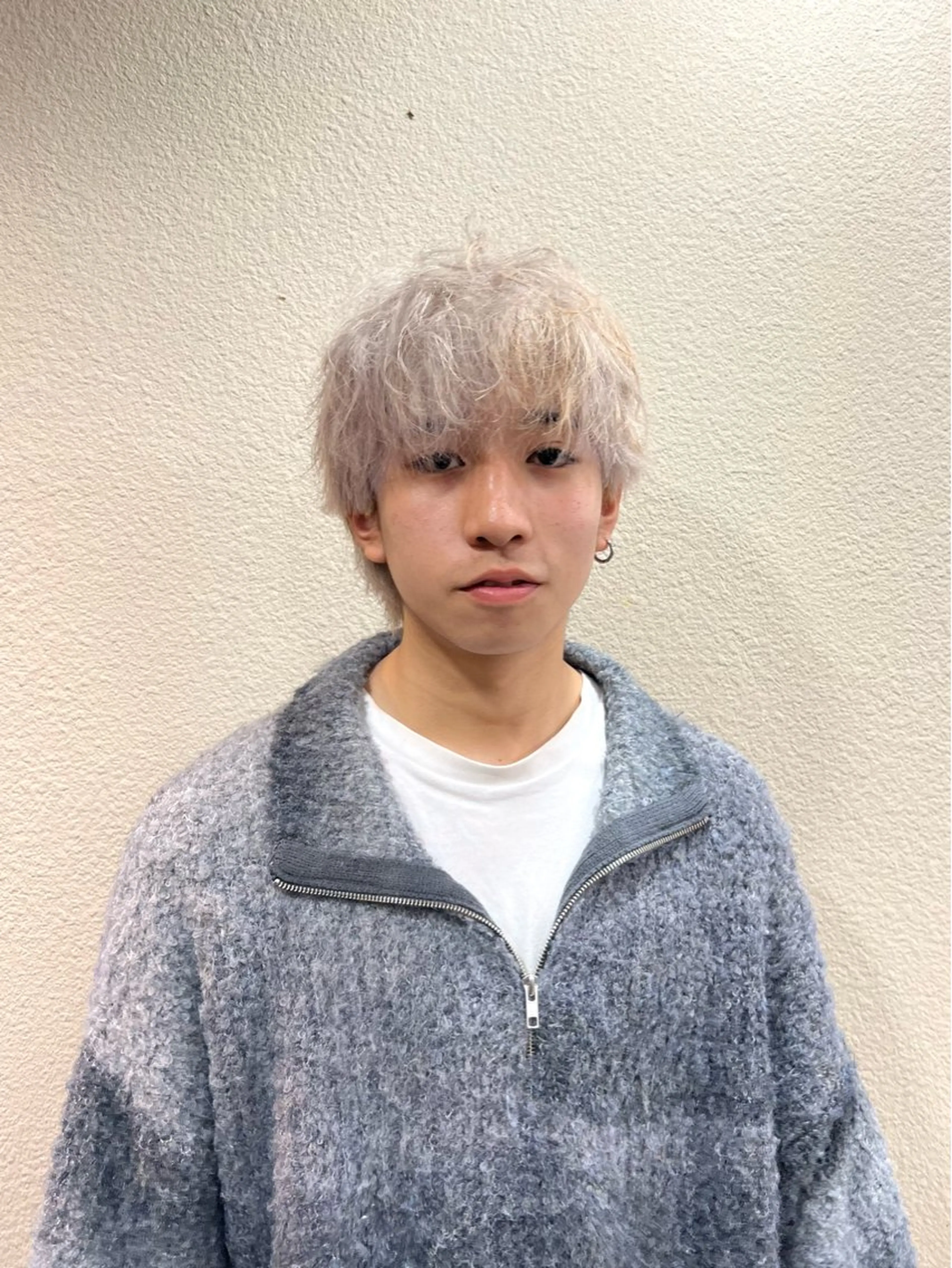 ショート カラー メンズ メンズブリーチ メンズハイトーン ベージュカラー ブリーチ ハイトーンカラー ツイストスパイラル/ メンズパーマ/ハルキのヘアスタイル