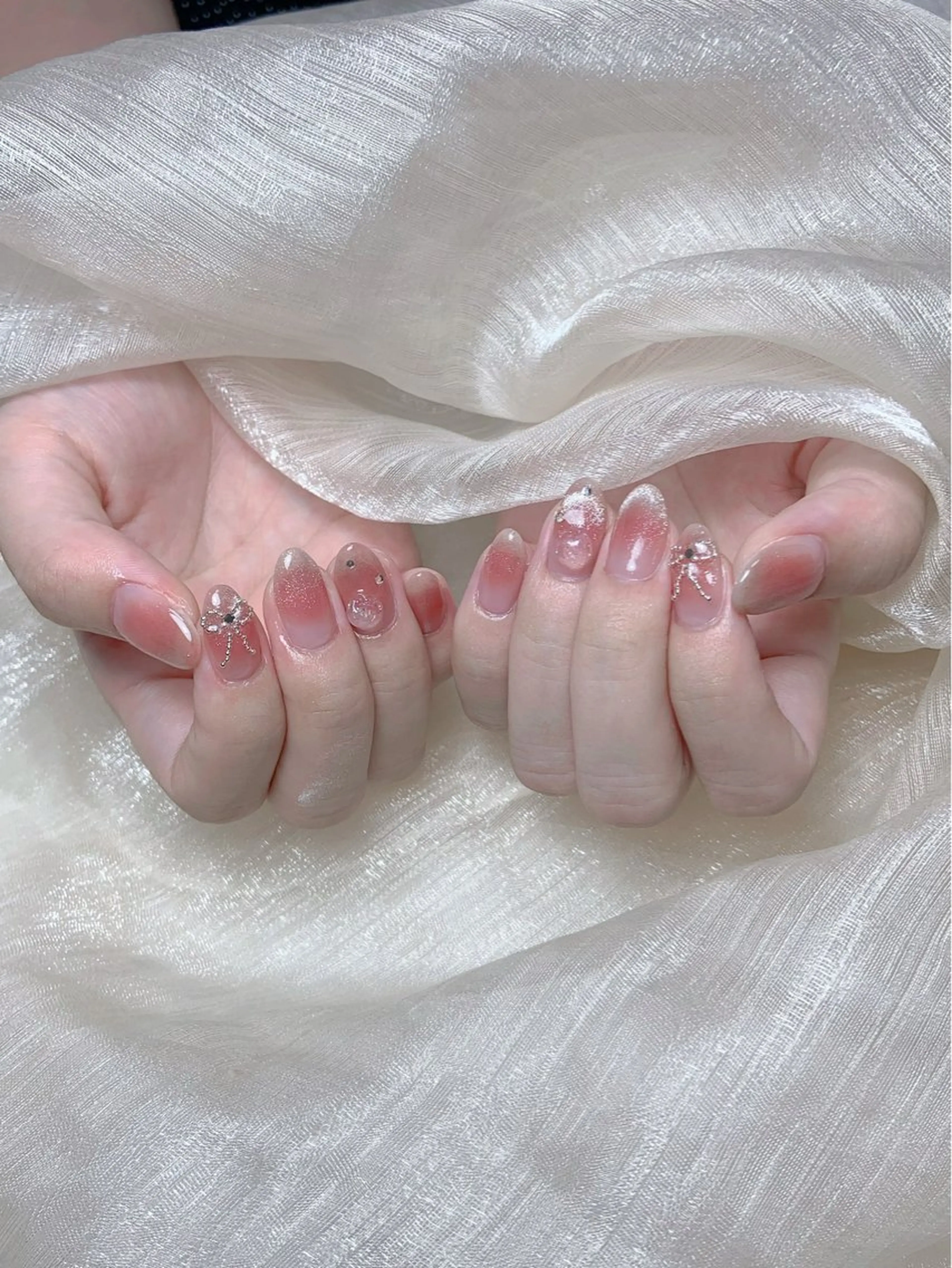 ネイル オーロラネイル チークネイル フレンチネイル ジェルネイル ガラスフレンチ ハンドネイル Nail Jolie所属・Nail Jolieのネイルデザイン