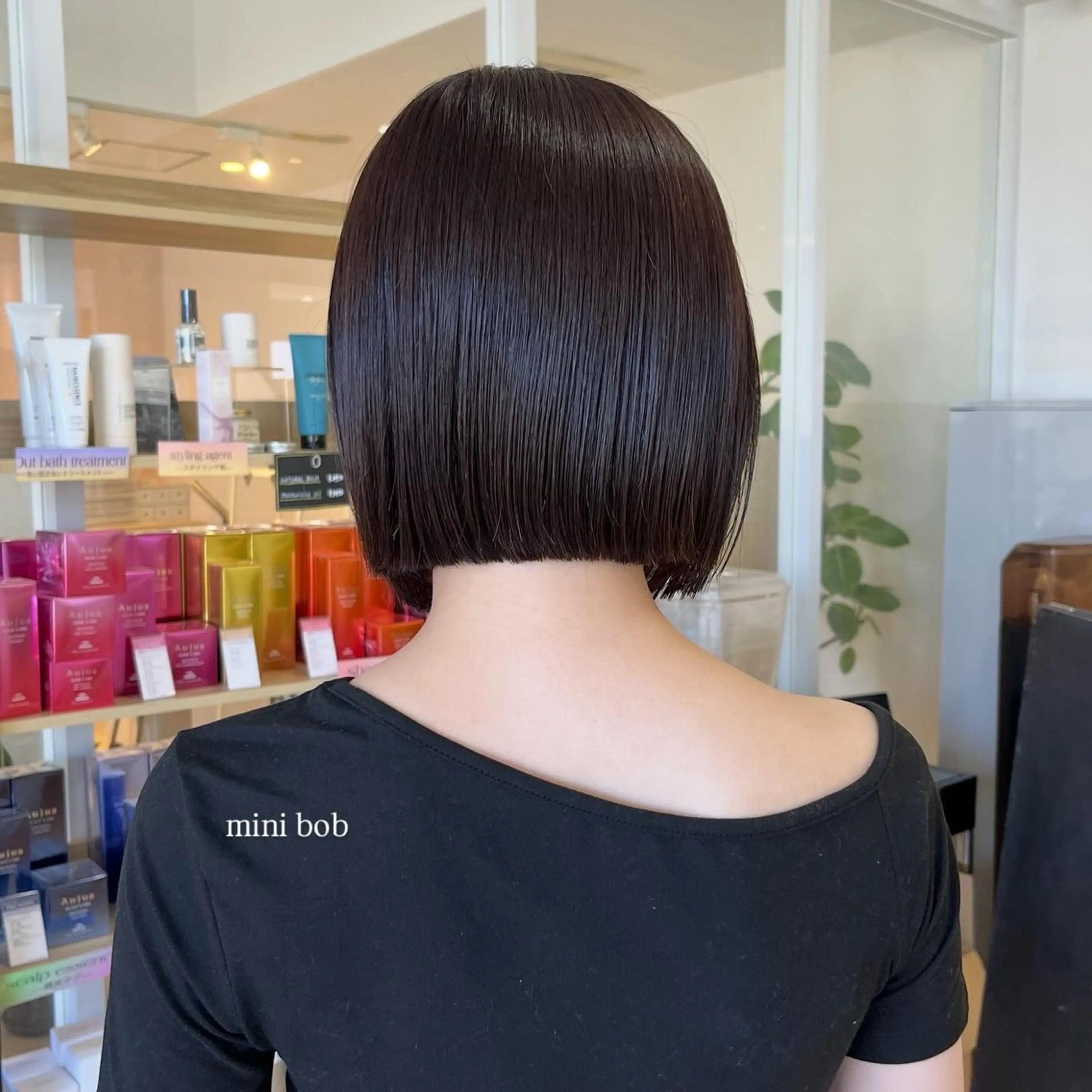 ショート ボブ カット ヘアカラー トリートメント 艶髪 富永　美玖のヘアスタイル