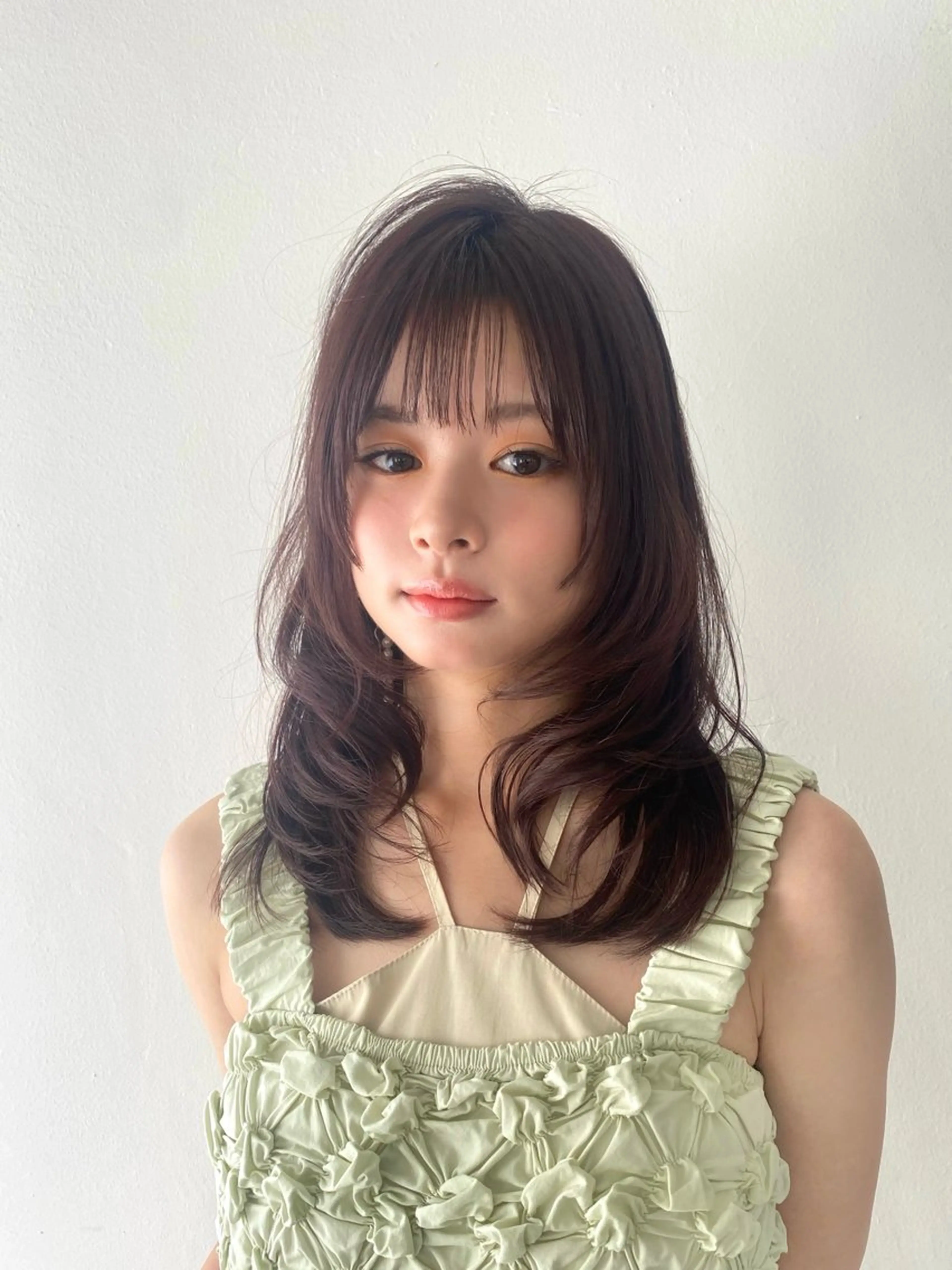 ミディアム カラー パーマ ヘアアレンジ パープルカラー ハイレイヤー レイヤーカット カット ヘアカラー トリートメント ヘアセット 小野寺瑞希 /最小顔カットのヘアスタイル