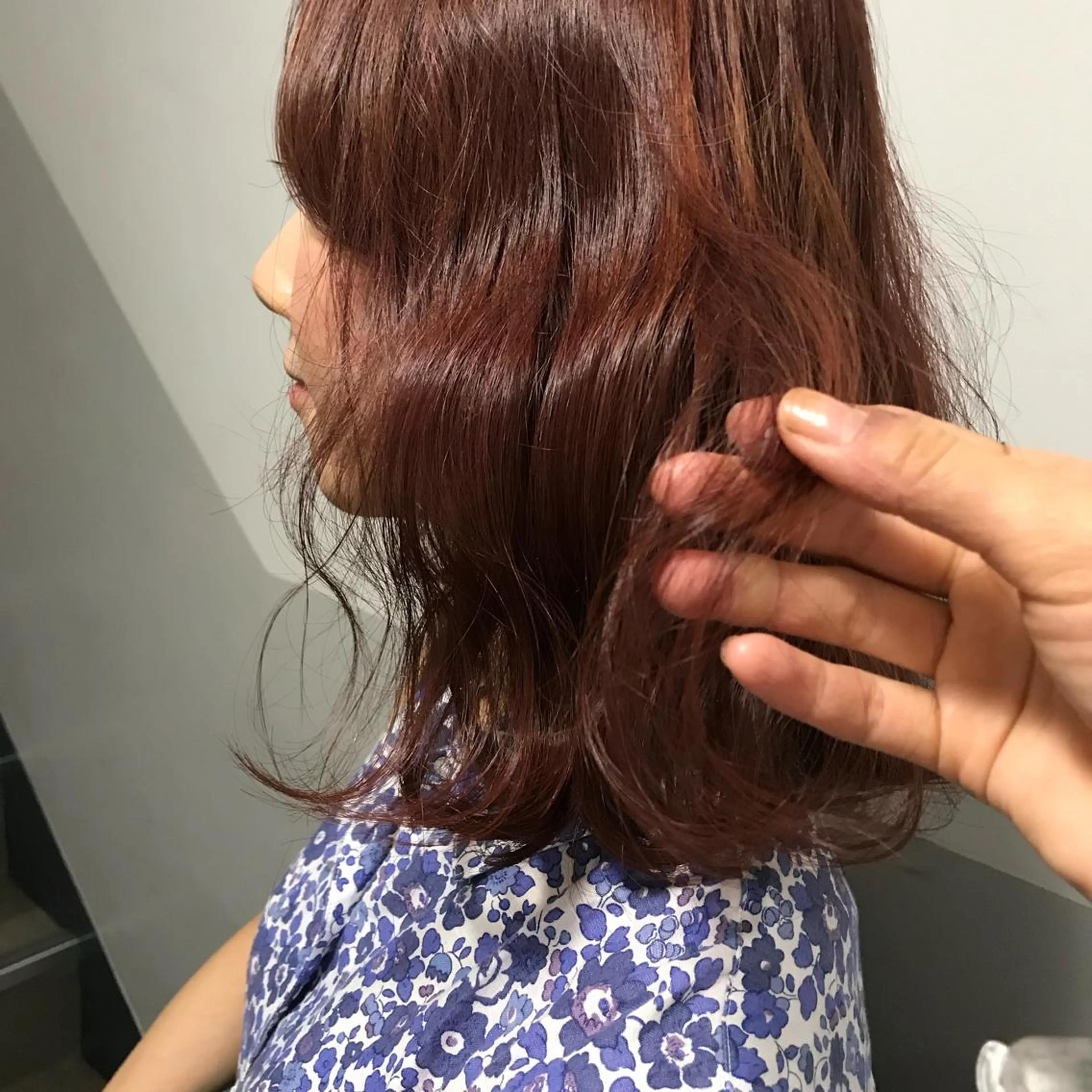 セミロング カラー ブリーチ ピンクカラー カット ヘアカラー トリートメント Aust hair Stella新宿所属・Yuki☺︎パーマ レイヤーカットウルフのヘアスタイル