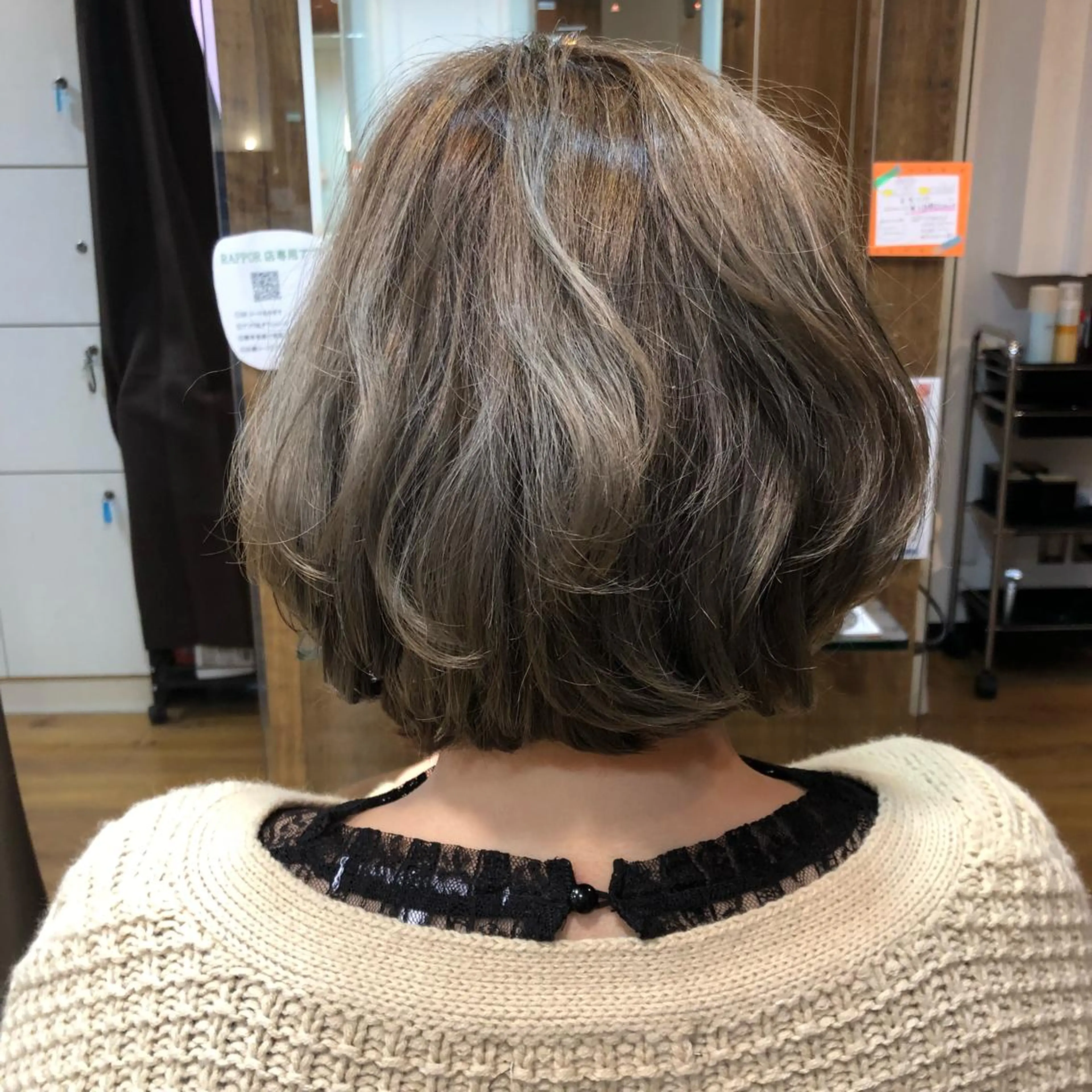 ショート カラー カット ヘアカラー 根岸 真奈美のヘアスタイル