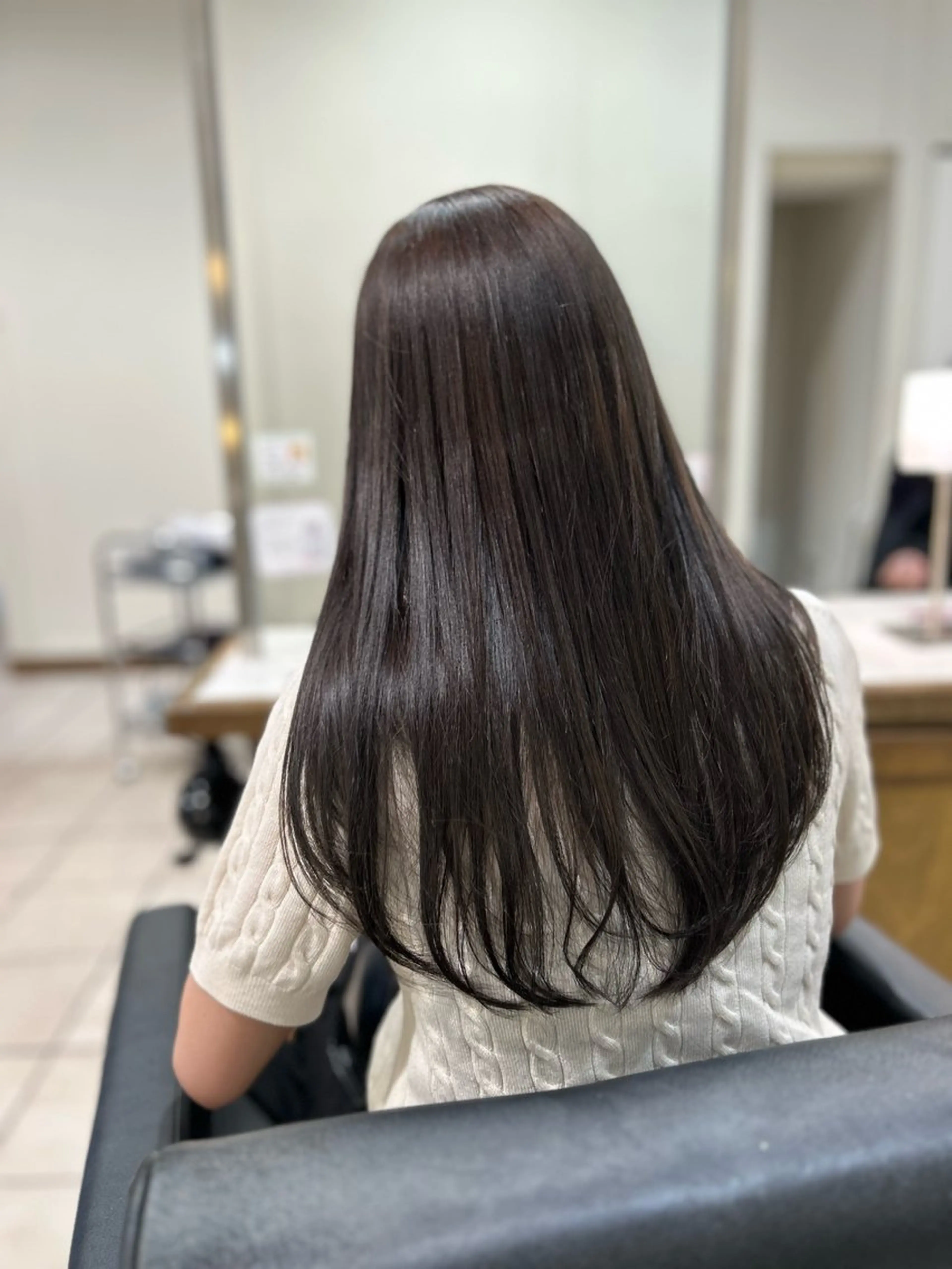 ロング カラー ベージュカラー オリーブベージュ カット ヘアカラー アフェクション大曽根所属・横田 冴のヘアスタイル