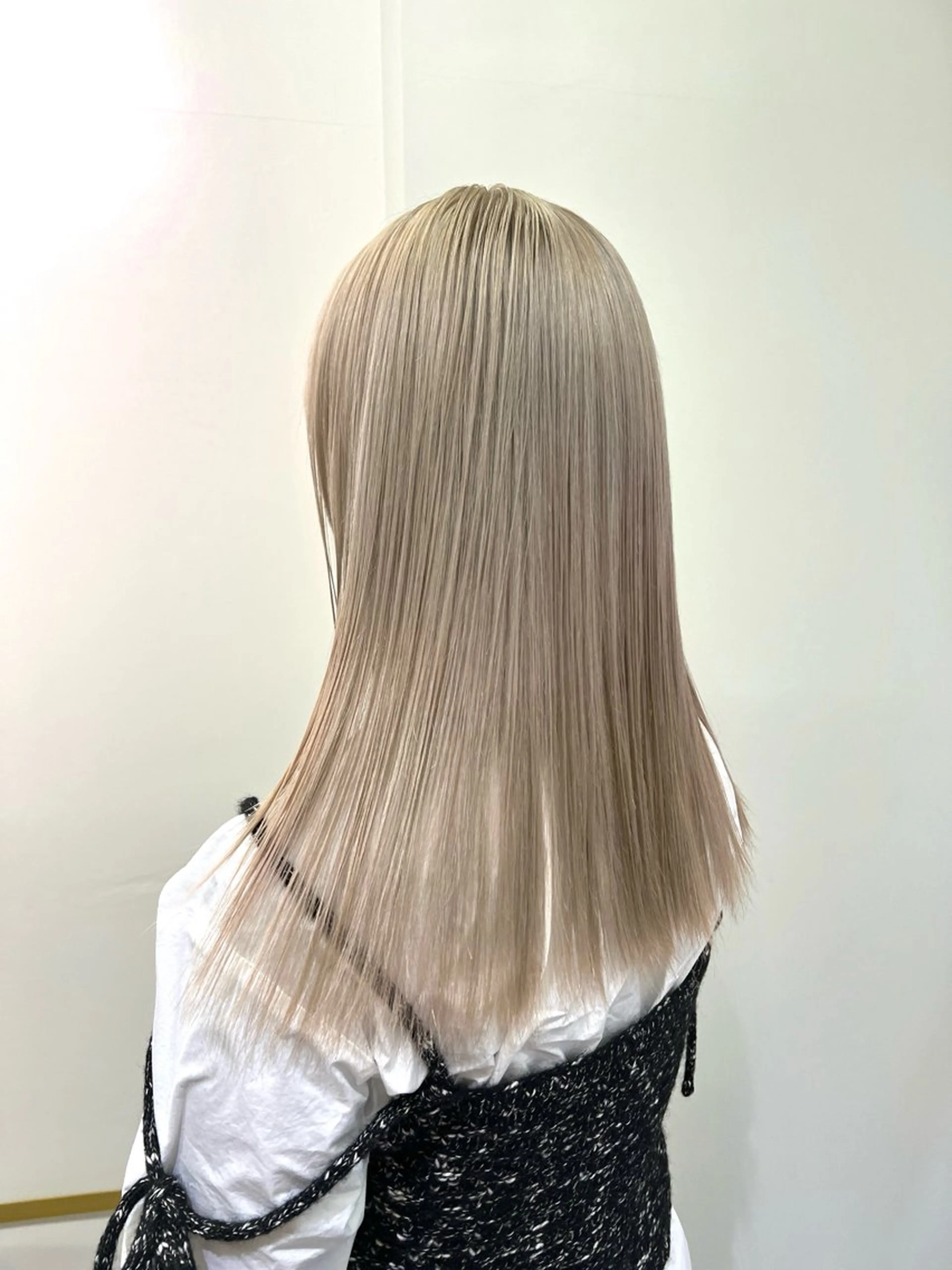 ロング カラー ブリーチ ブロンド ホワイトブロンド コノカ暖色カラー/ 透明感カラーのヘアスタイル