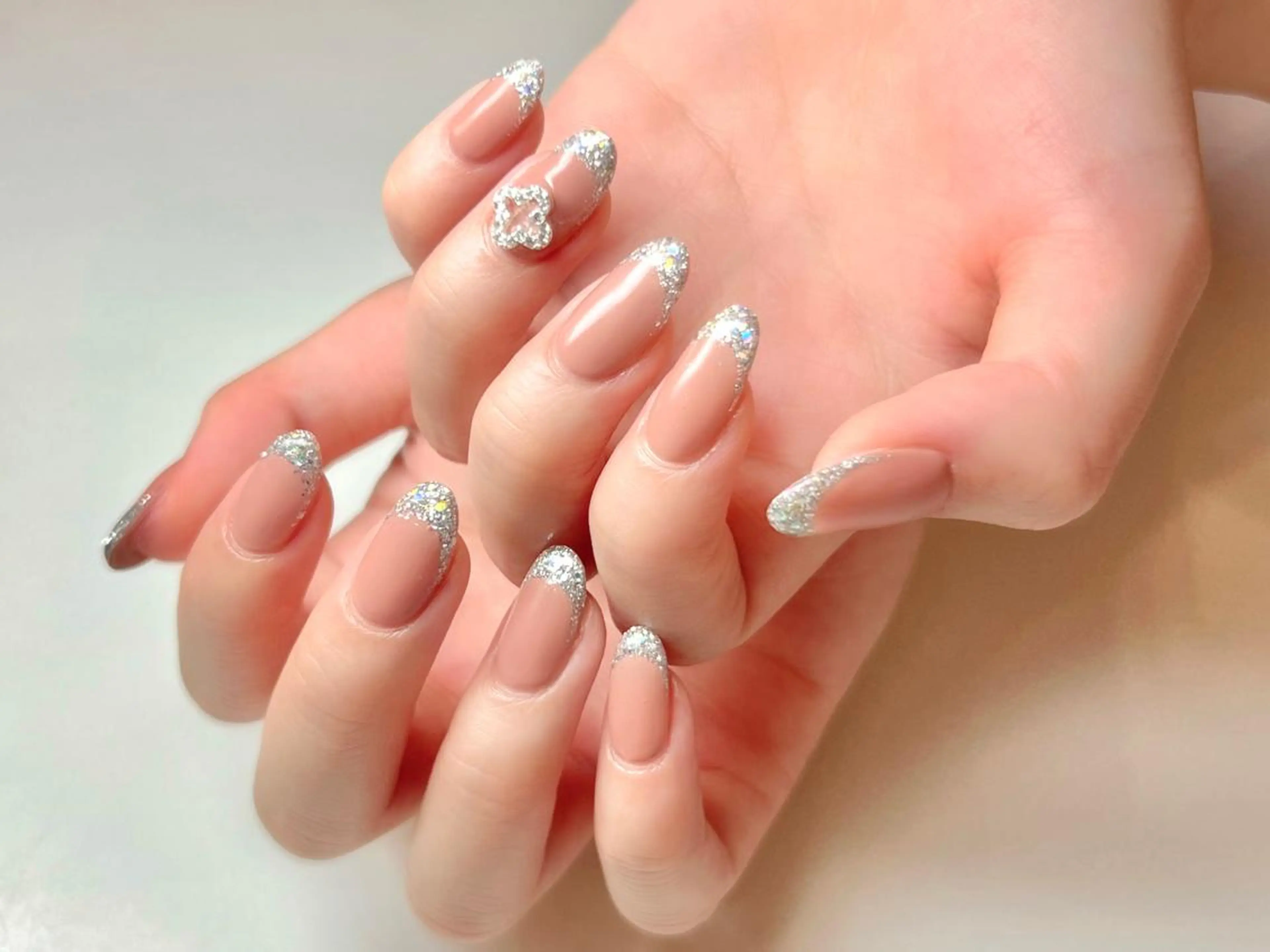 ミディアム ONIKA Nail 青山通り店所属・ONIKA Nail 表参道A4🦋2分のネイルデザイン
