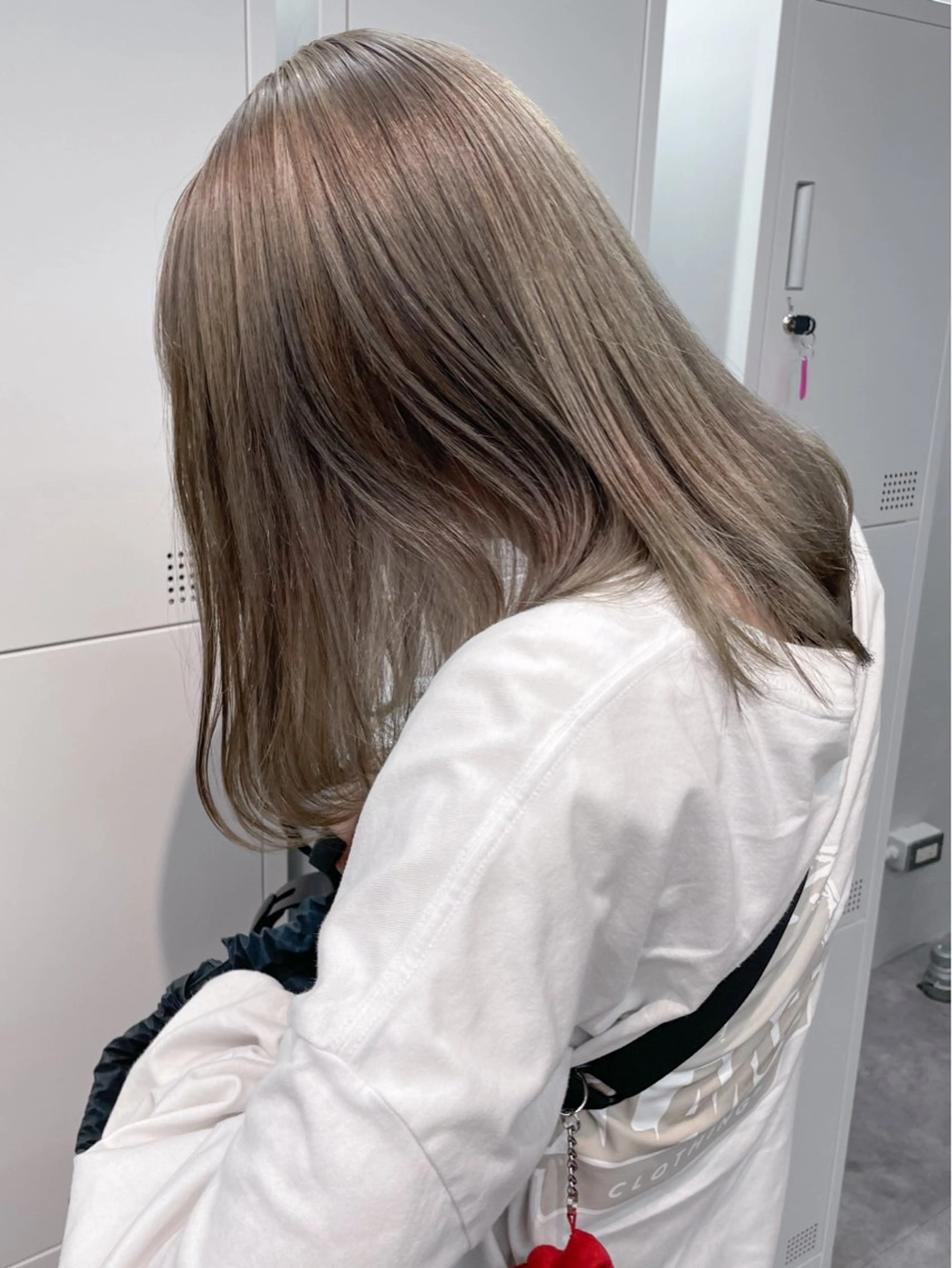 ミディアム カラー ヘアカラー 🌸柔らかハイトーン 🧃Shionのヘアスタイル