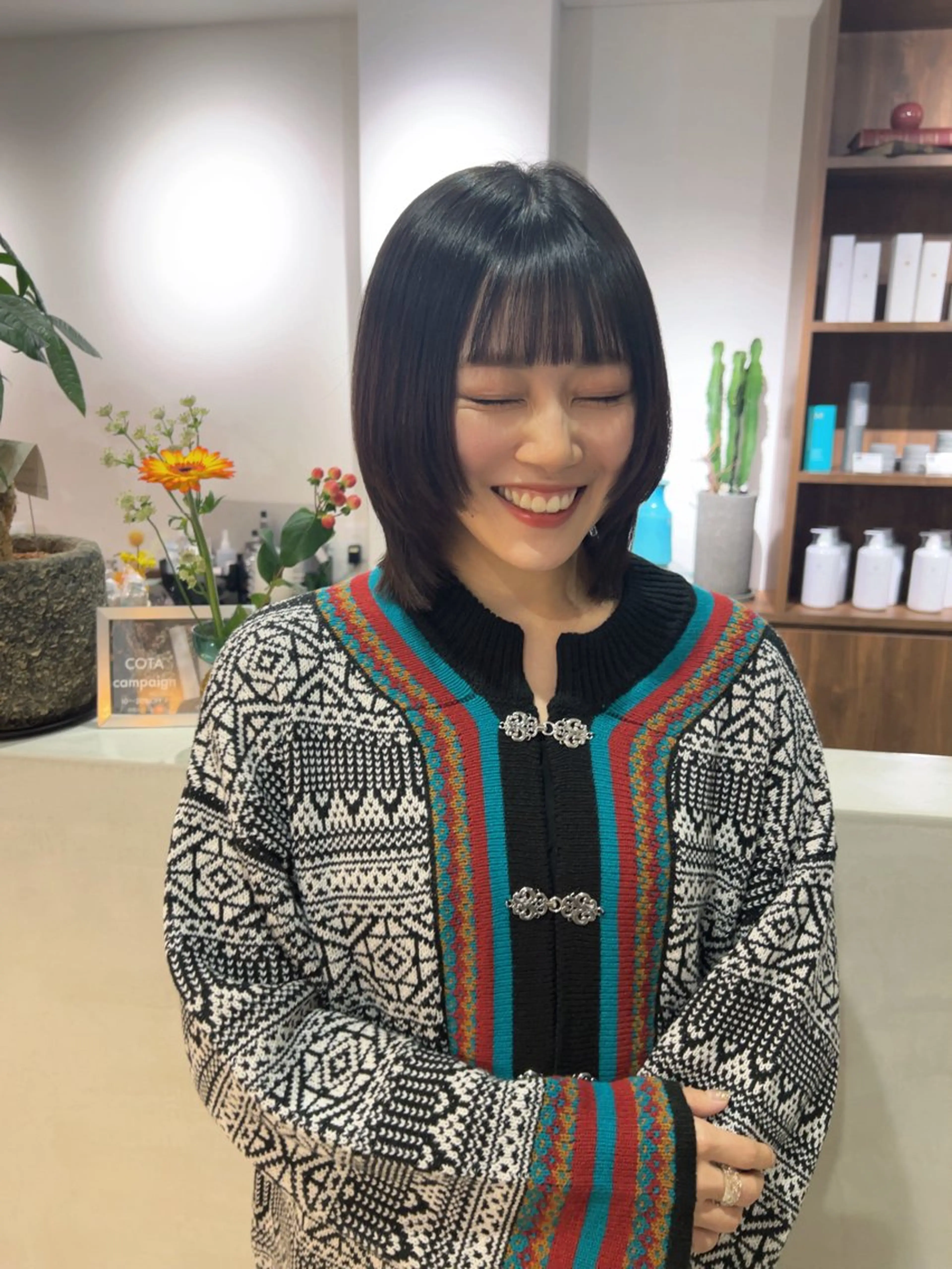 ミディアム カット (h)wim ウィムのヘアスタイル